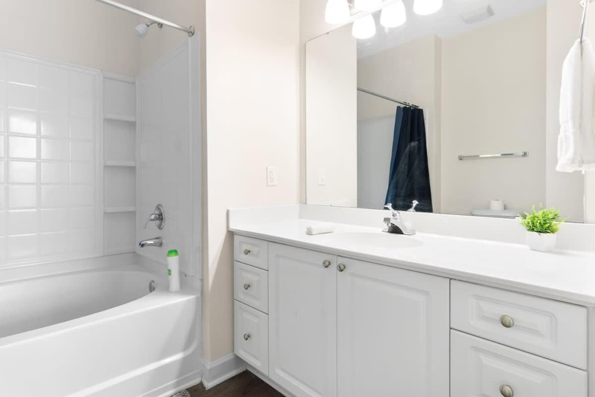 Upscale King 2BR Suite Mins to Downtown Raleigh!