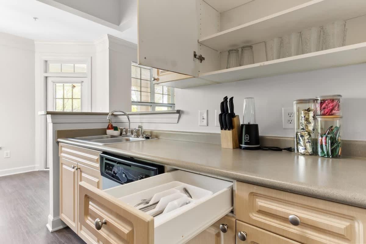 Upscale King 2BR Suite Mins to Downtown Raleigh!
