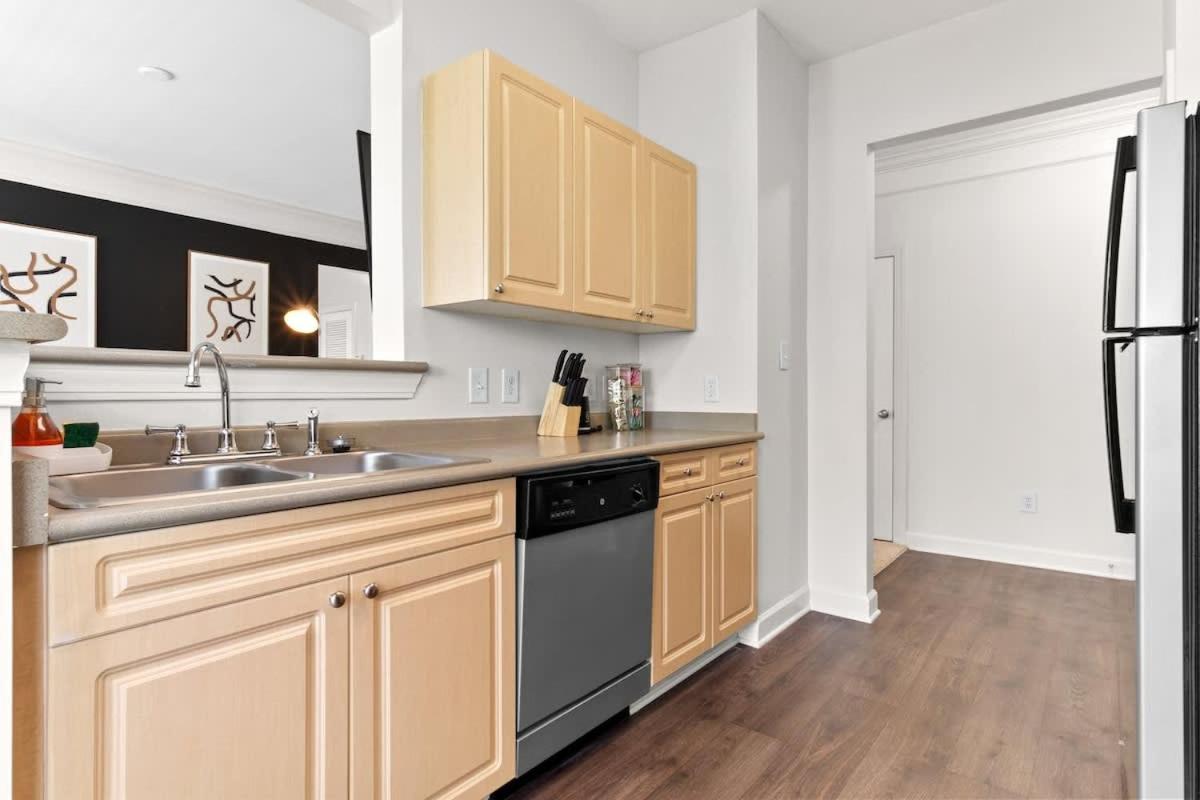 Upscale King 2BR Suite Mins to Downtown Raleigh!