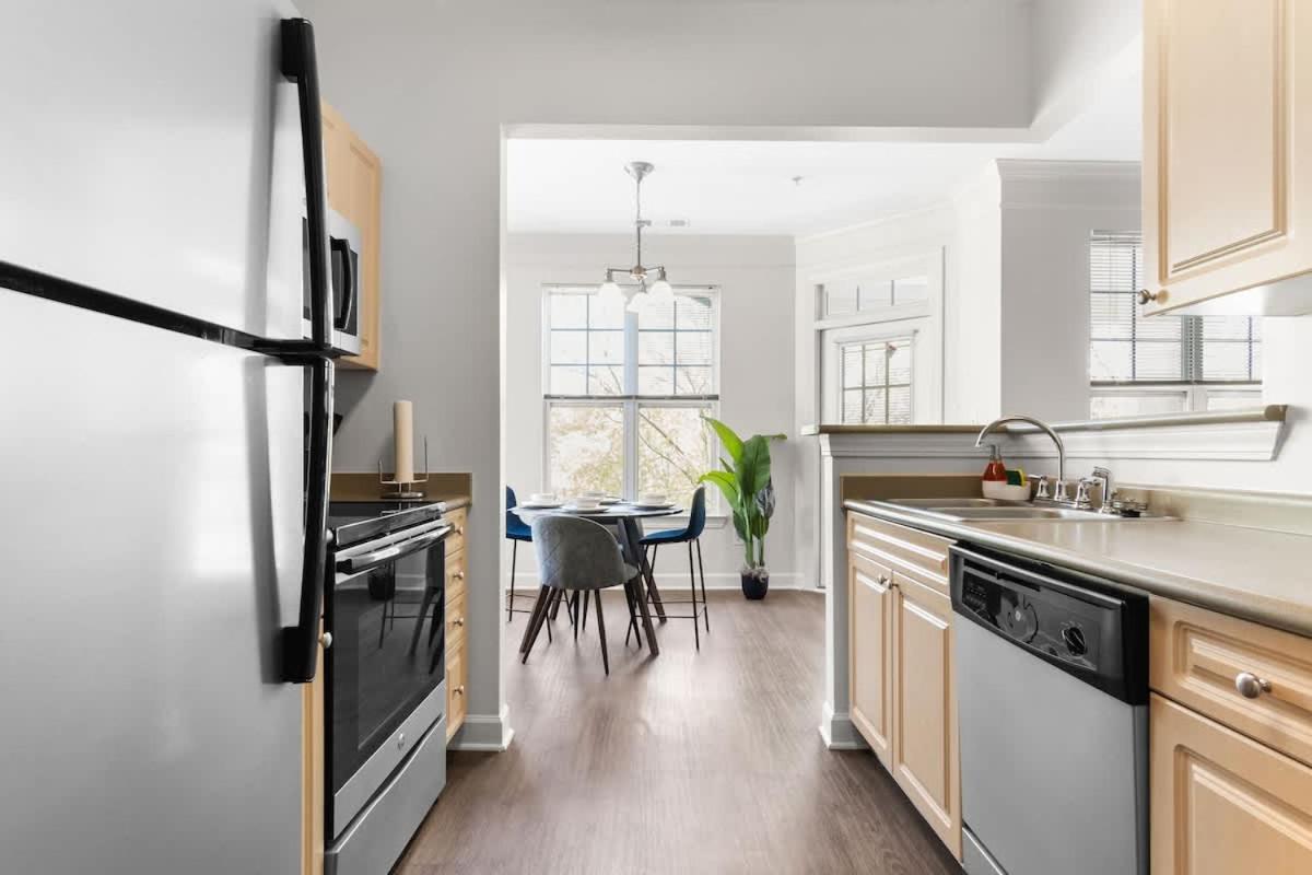 Upscale King 2BR Suite Mins to Downtown Raleigh!