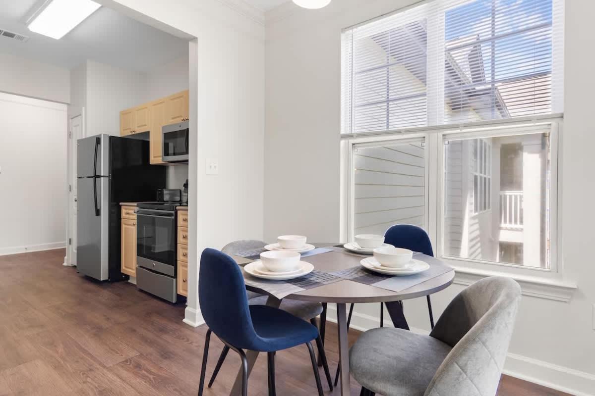 Upscale King 2BR Suite Mins to Downtown Raleigh!