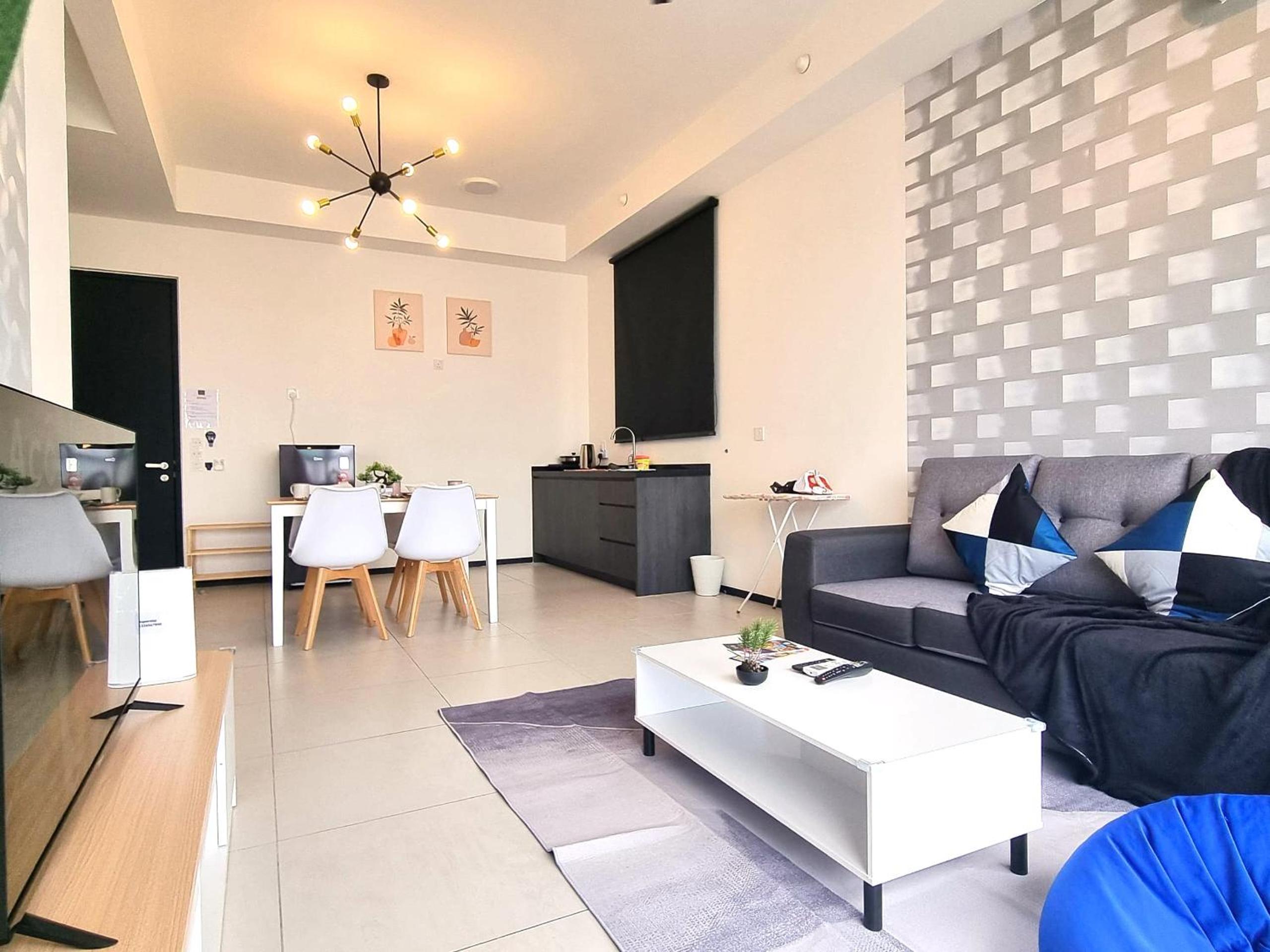 Urban Suites, 4 Plus 2 Pax, 2 Bedrooms Apartment