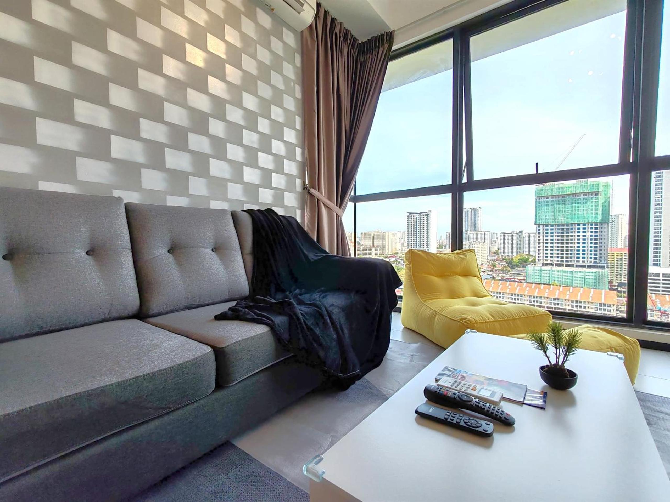 Urban Suites, 4 Plus 2 Pax, 2 Bedrooms Apartment