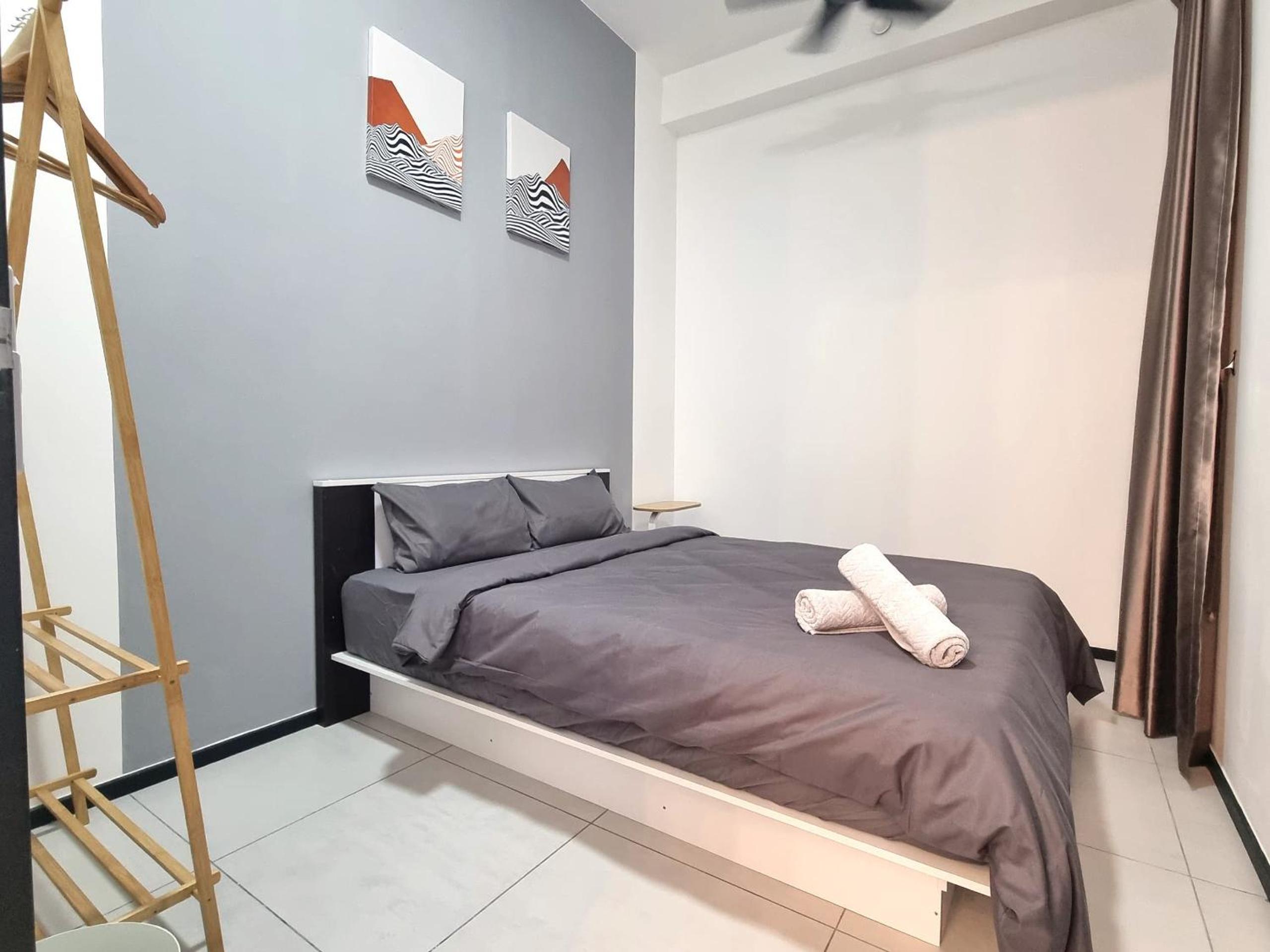 Urban Suites, 4 Plus 2 Pax, 2 Bedrooms Apartment