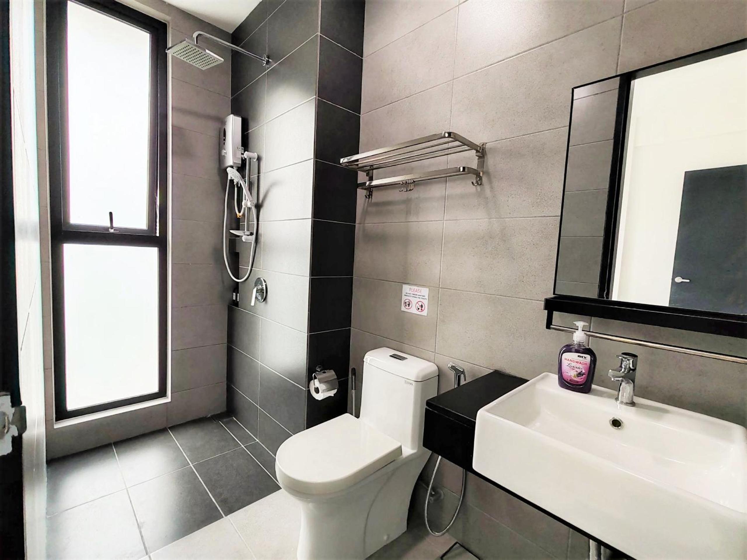 Urban Suites, 4 Plus 2 Pax, 2 Bedrooms Apartment