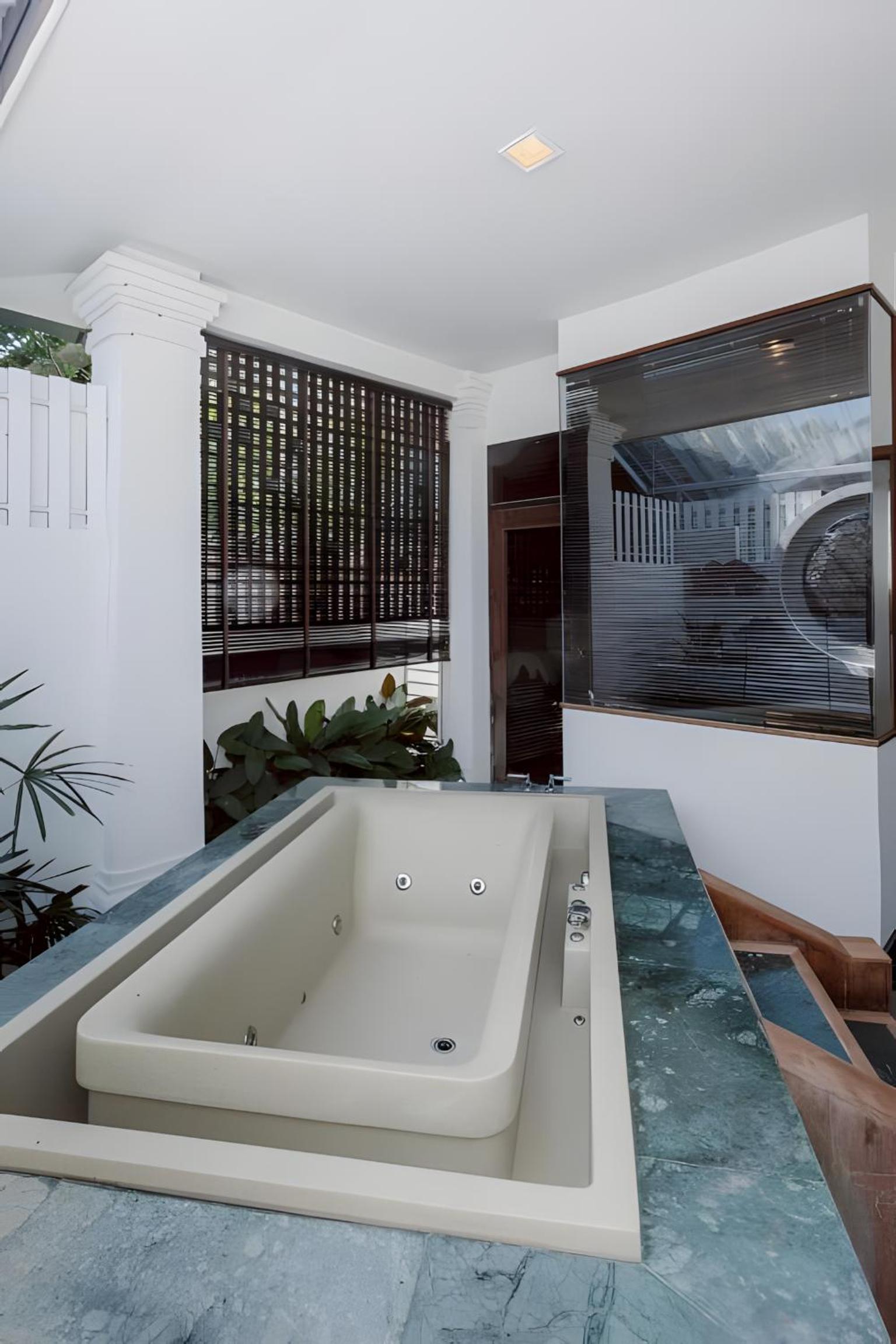 XX Lunar Mansion Hotel - โรงแรม ลูน่า แมนชั่น เชียงใหม่