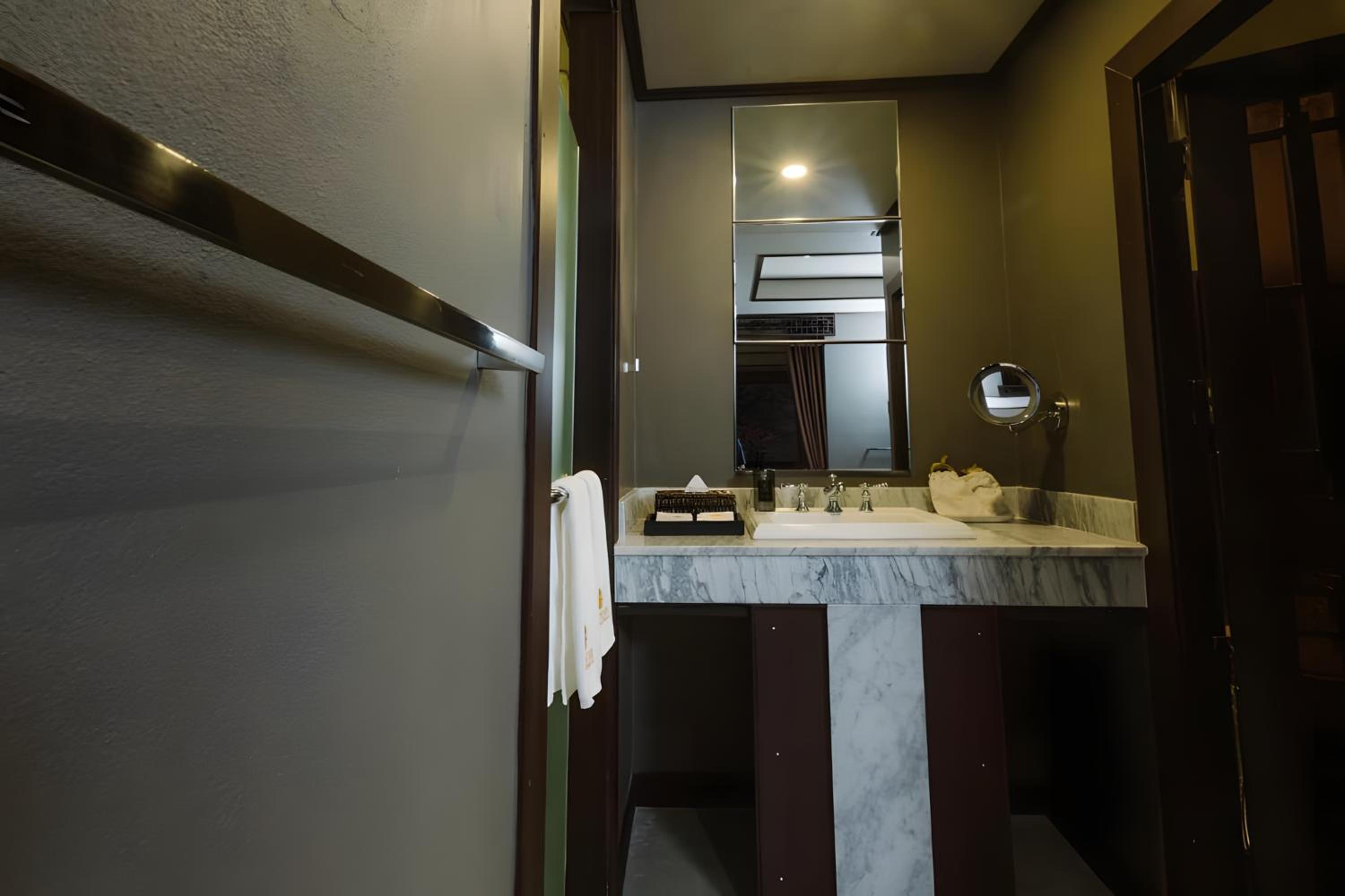 XX Lunar Mansion Hotel - โรงแรม ลูน่า แมนชั่น เชียงใหม่