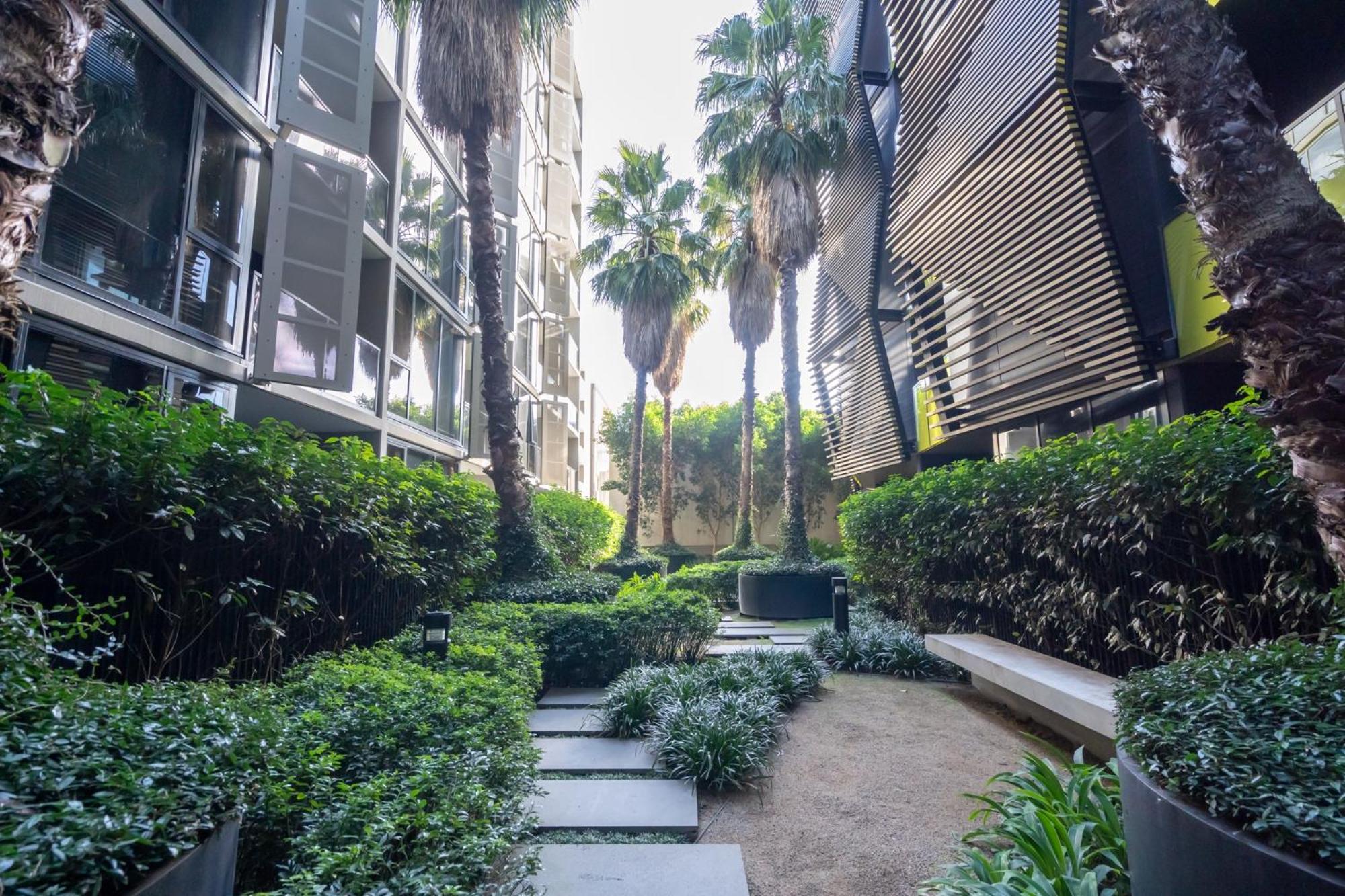 Elegant 1-Bed Apartment with Premium Amenities