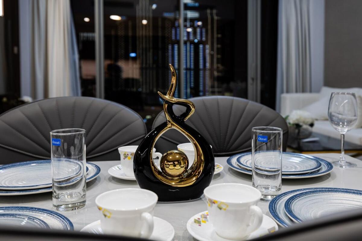 Luxury Stay Just Steps from Dubai Mall 2BR Grande