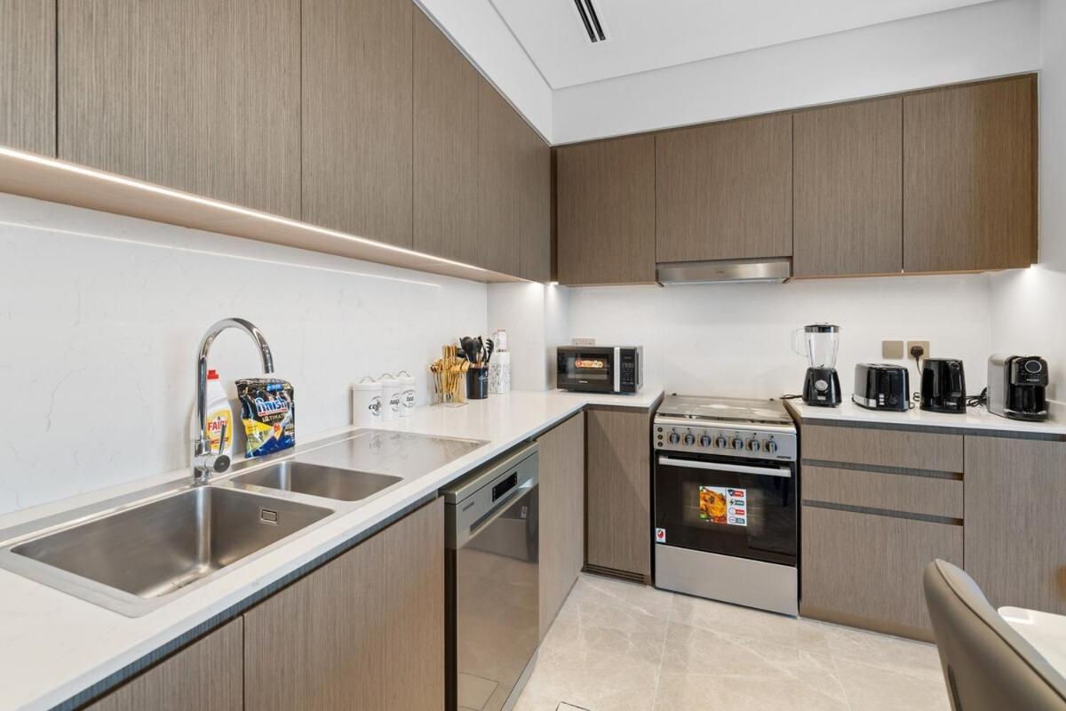 Luxury Stay Just Steps from Dubai Mall 2BR Grande
