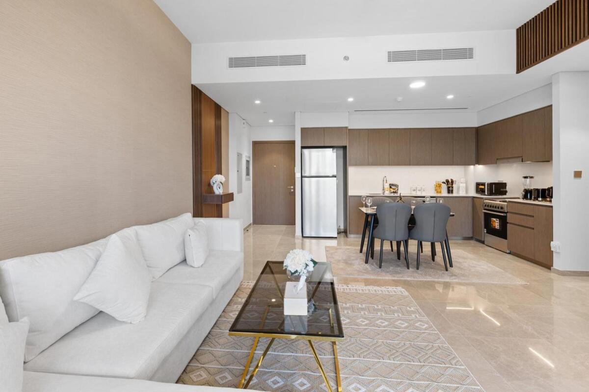 Luxury Stay Just Steps from Dubai Mall 2BR Grande