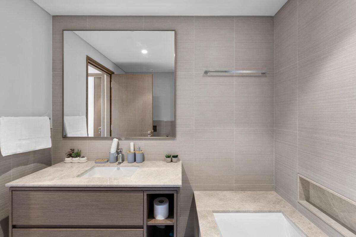 Luxury Stay Just Steps from Dubai Mall 2BR Grande