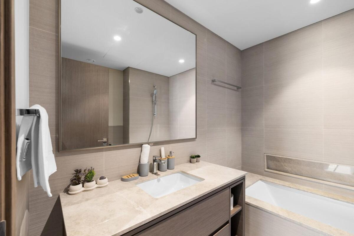 Luxury Stay Just Steps from Dubai Mall 2BR Grande