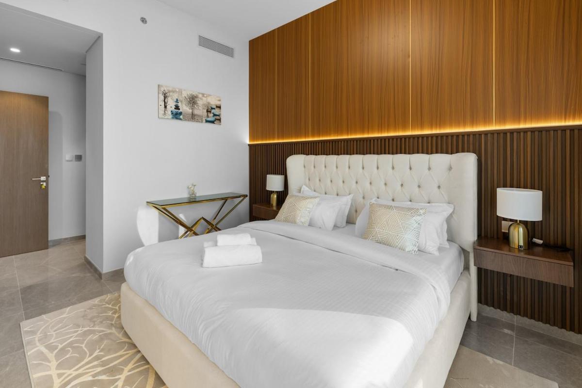 Luxury Stay Just Steps from Dubai Mall 2BR Grande