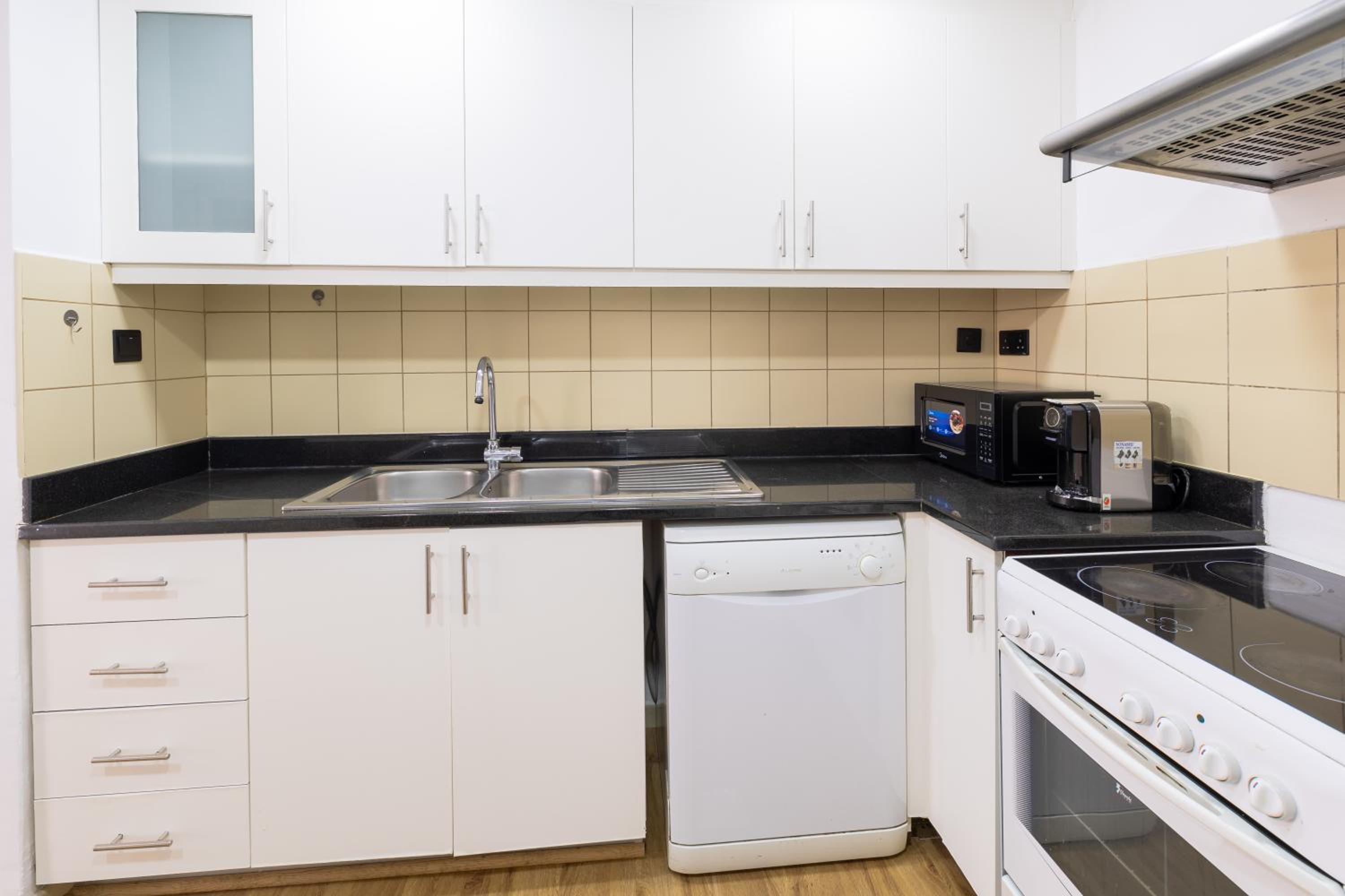 Near Beach Luxurious 2-Bedroom in JBR