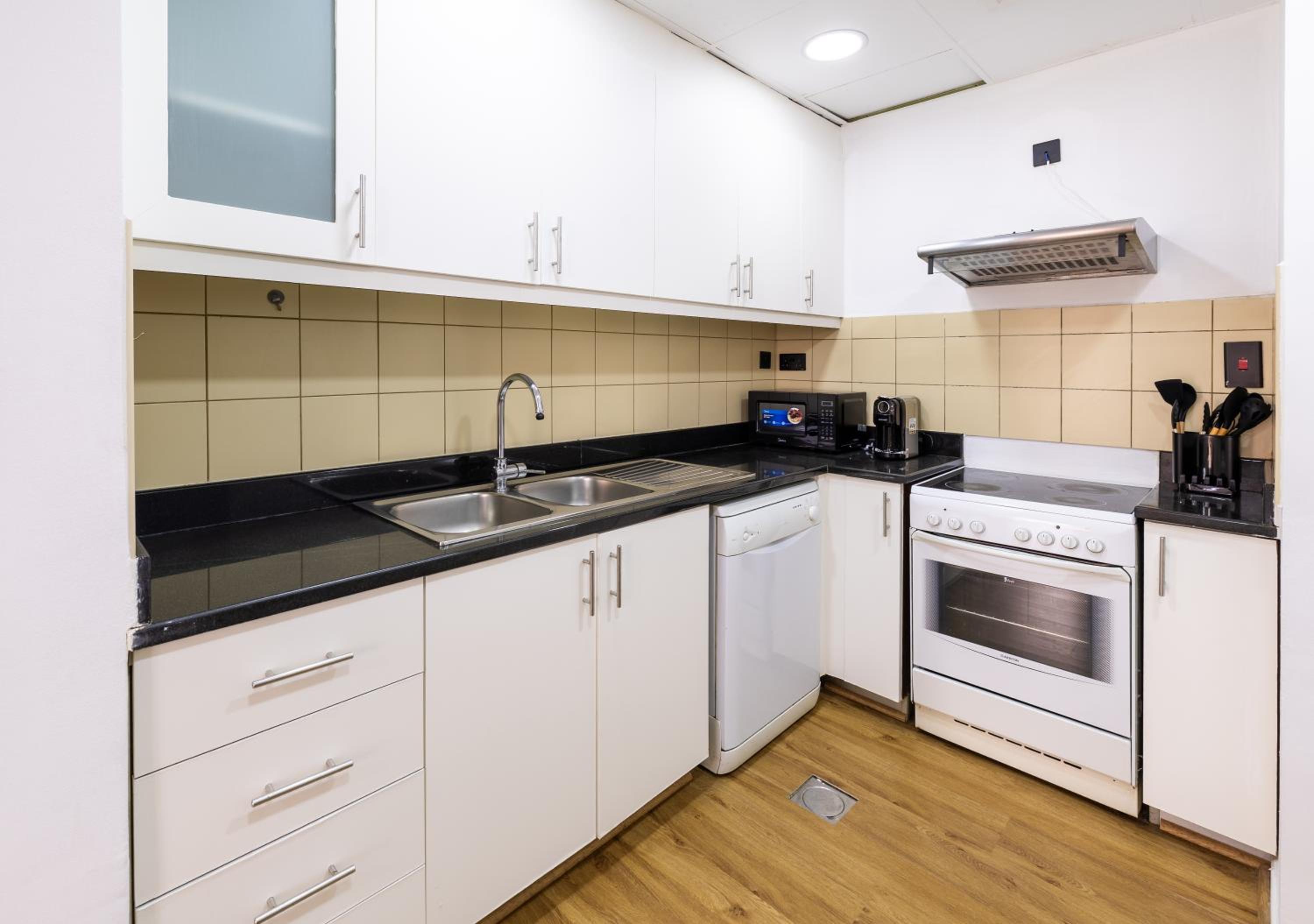 Near Beach Luxurious 2-Bedroom in JBR