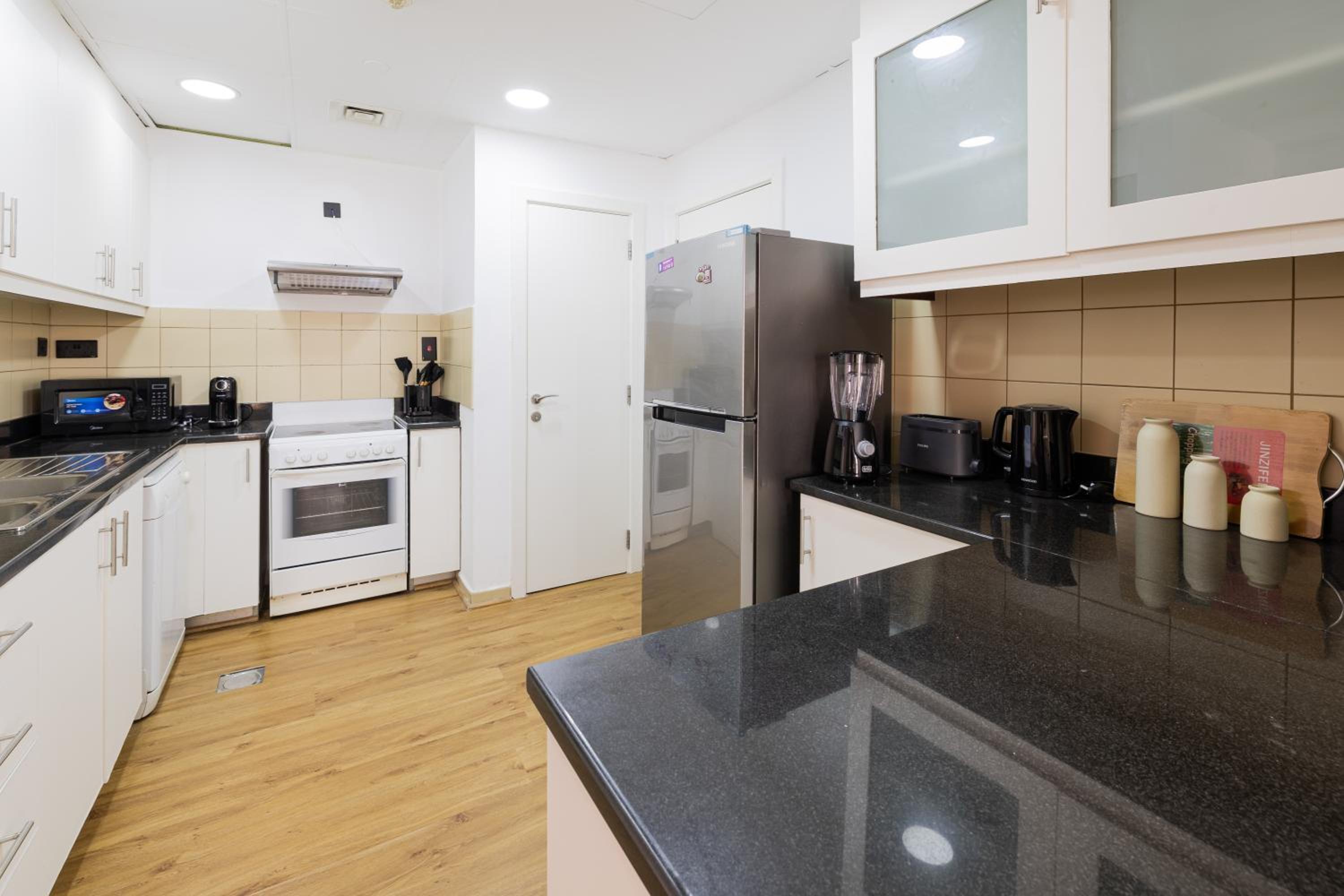 Near Beach Luxurious 2-Bedroom in JBR