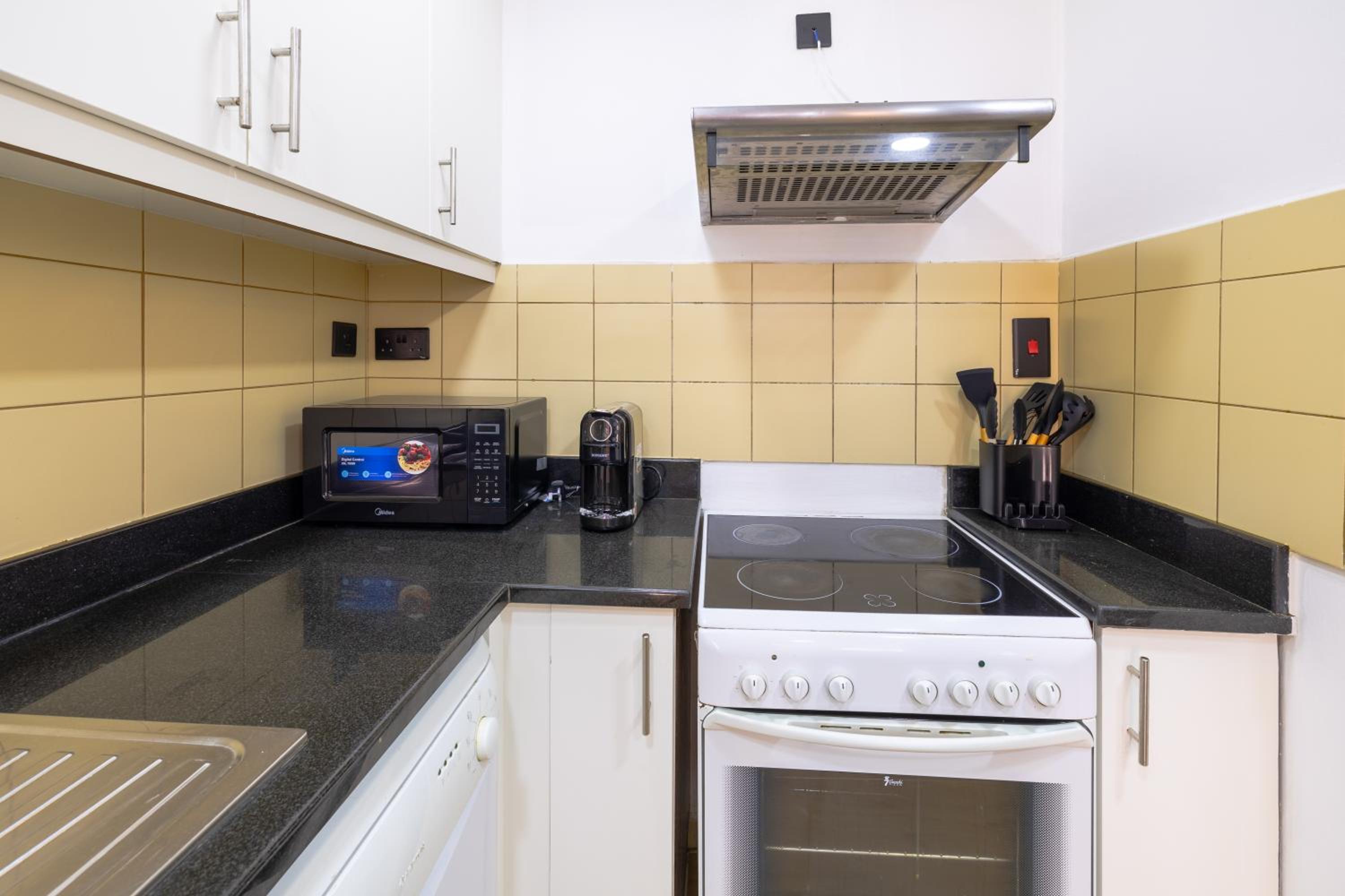 Near Beach Luxurious 2-Bedroom in JBR