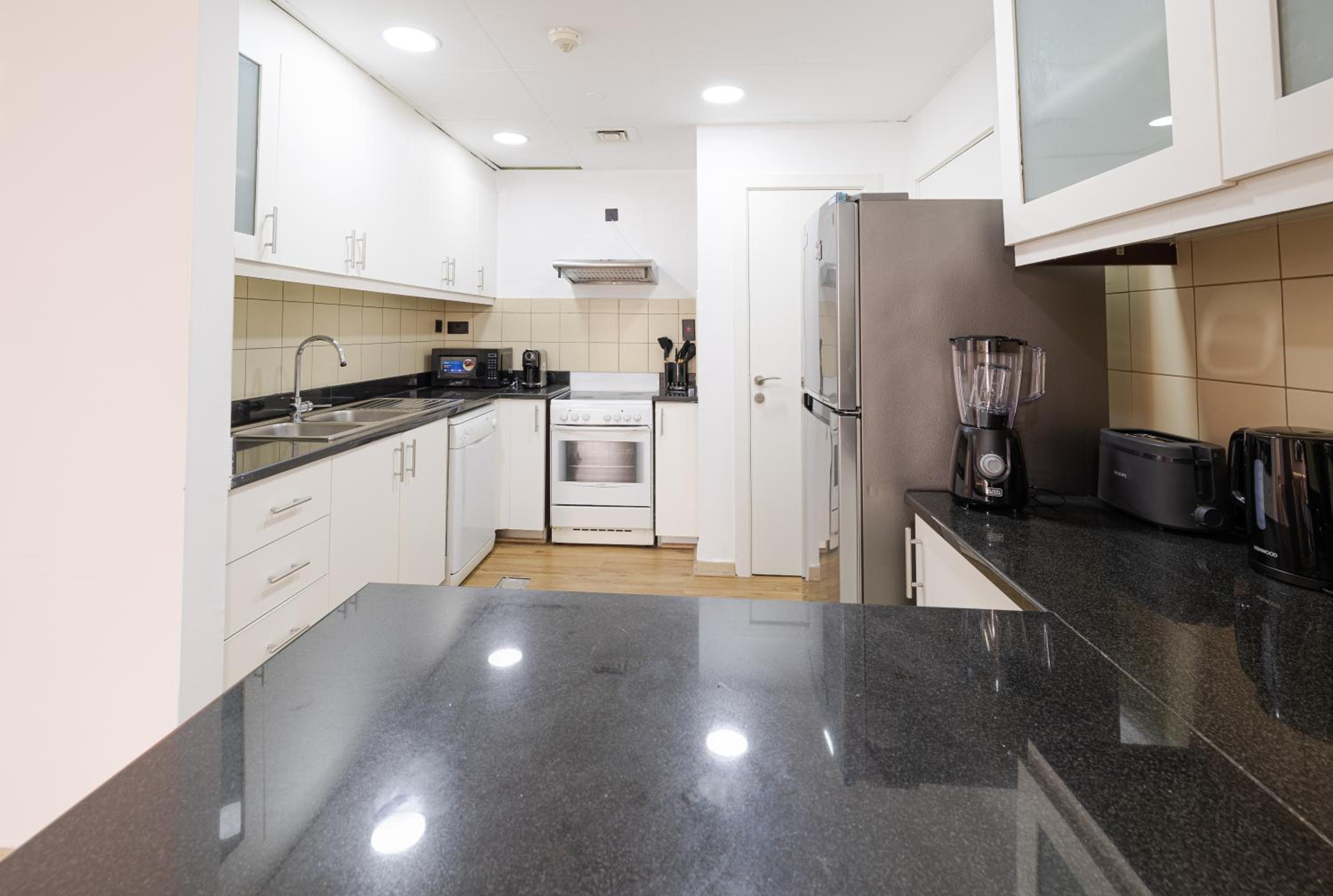 Near Beach Luxurious 2-Bedroom in JBR