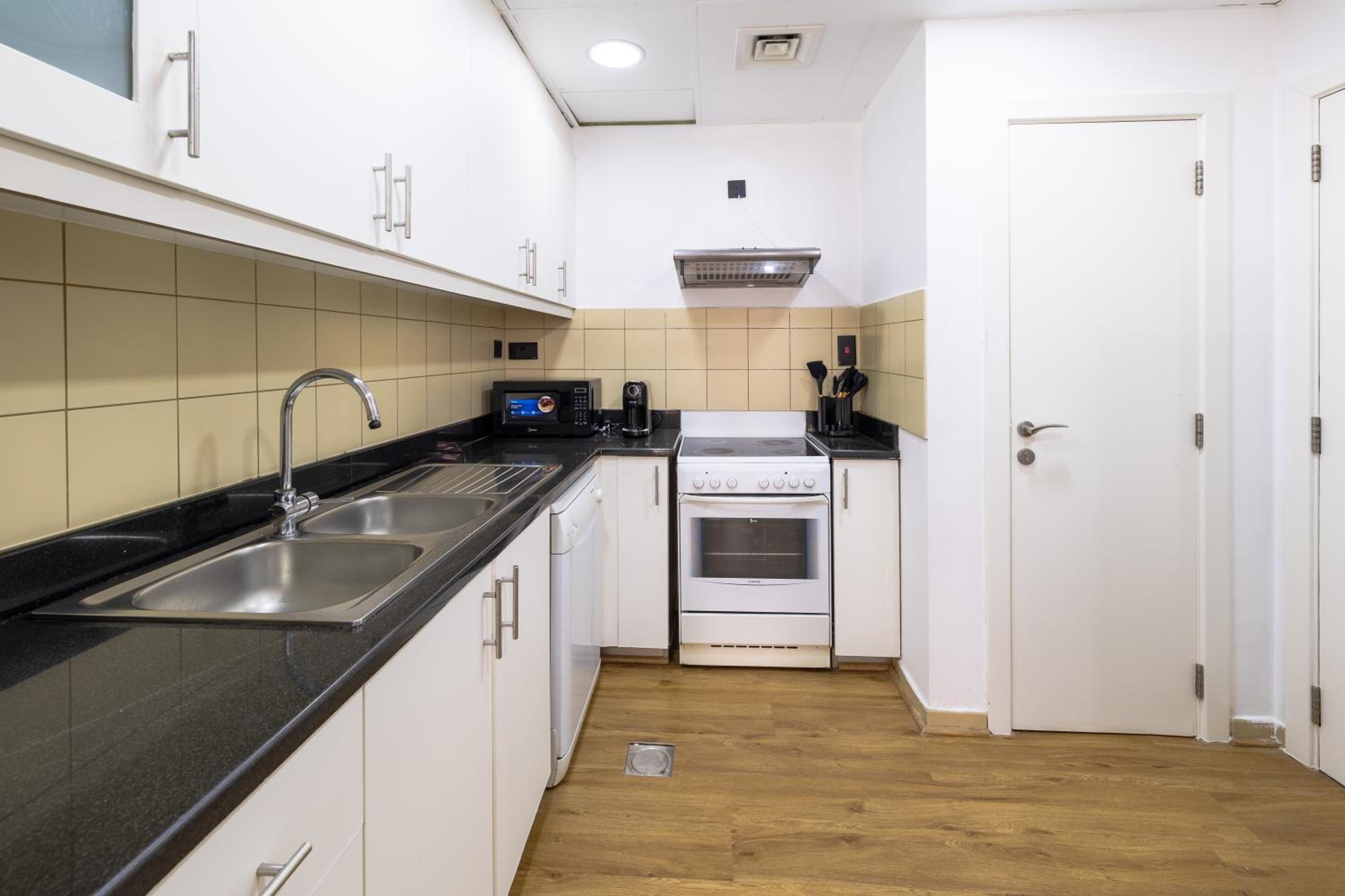 Near Beach Luxurious 2-Bedroom in JBR