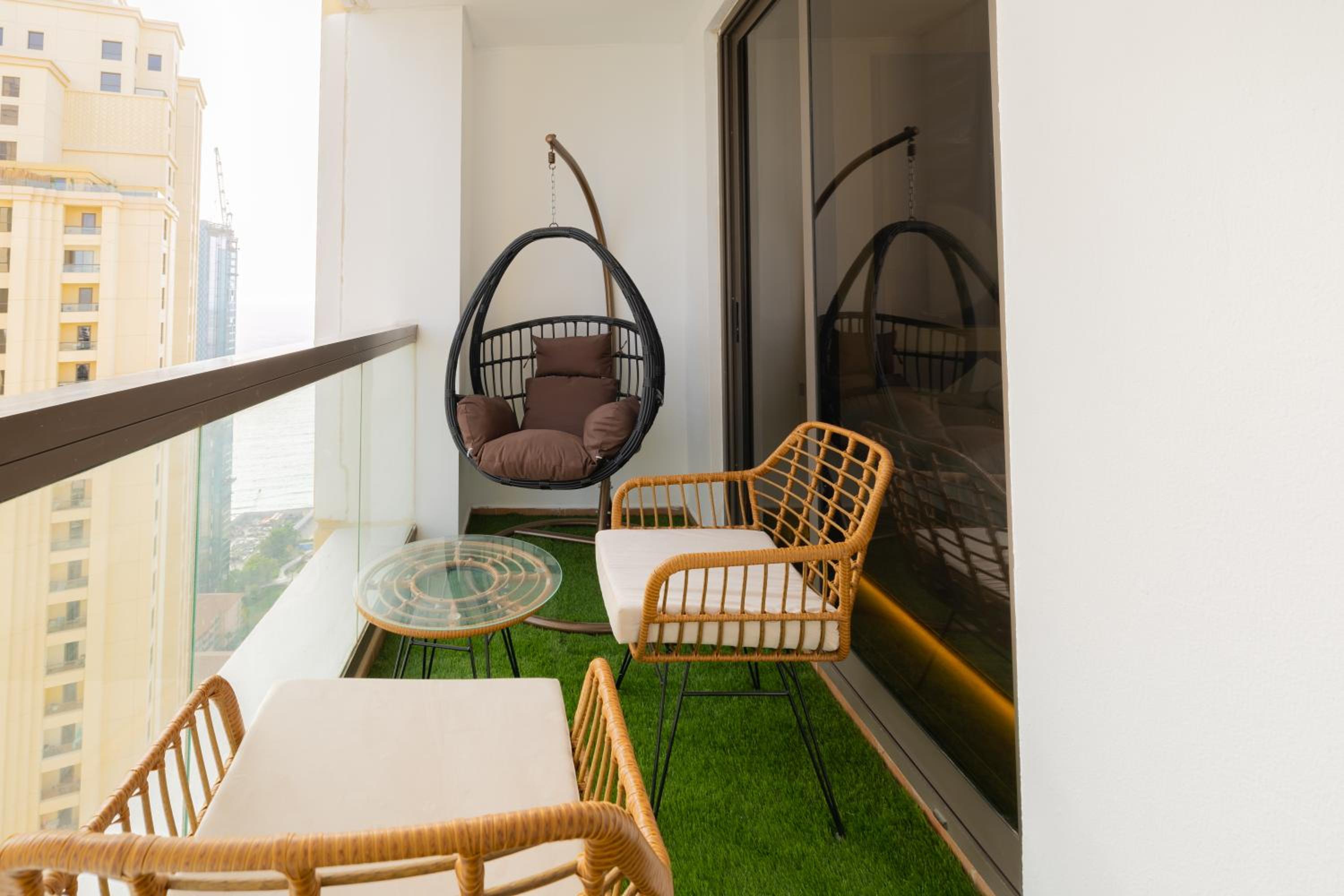 Near Beach Luxurious 2-Bedroom in JBR