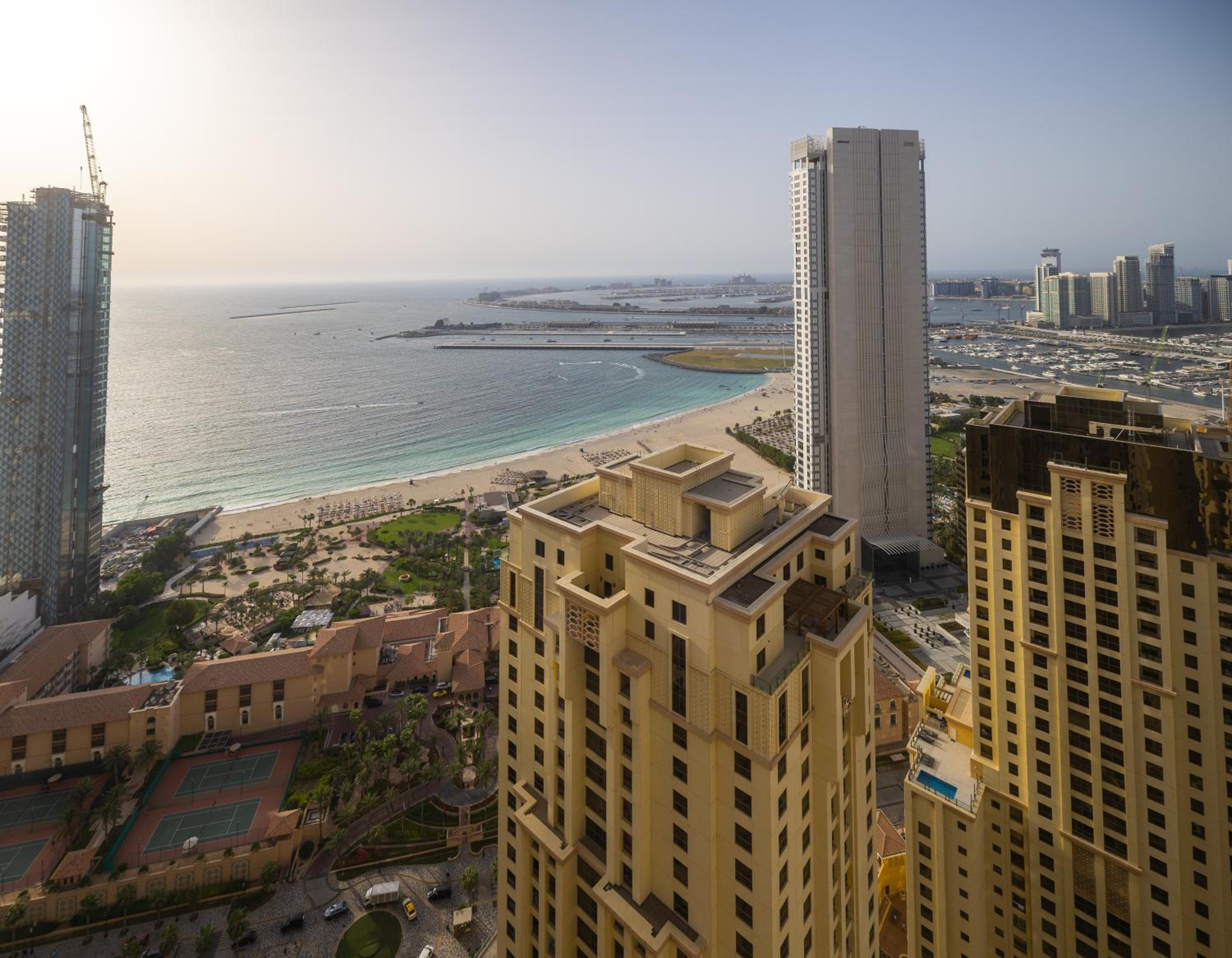 Near Beach Luxurious 2-Bedroom in JBR
