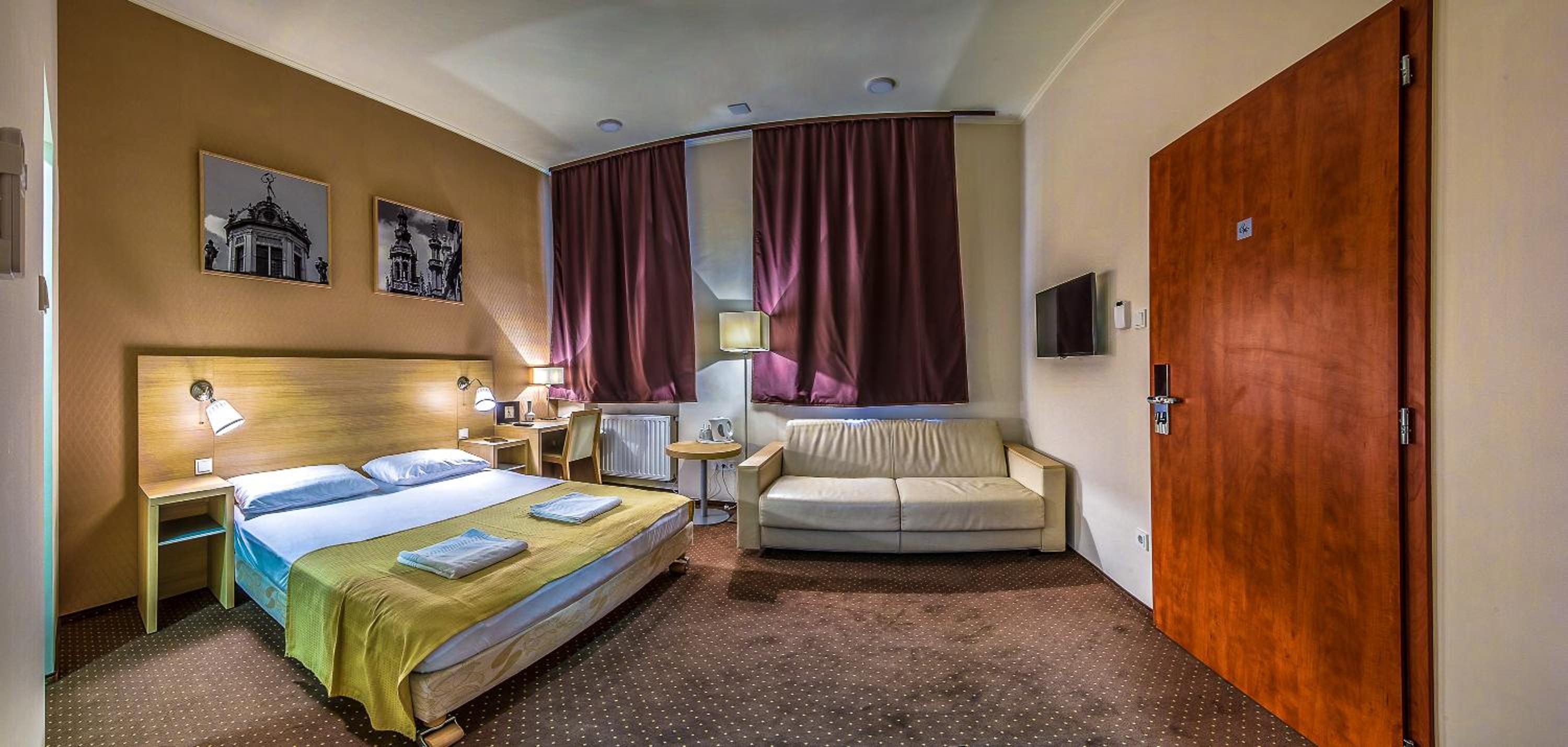 Budapest Citi Guesthouse - contactless self check in view 5