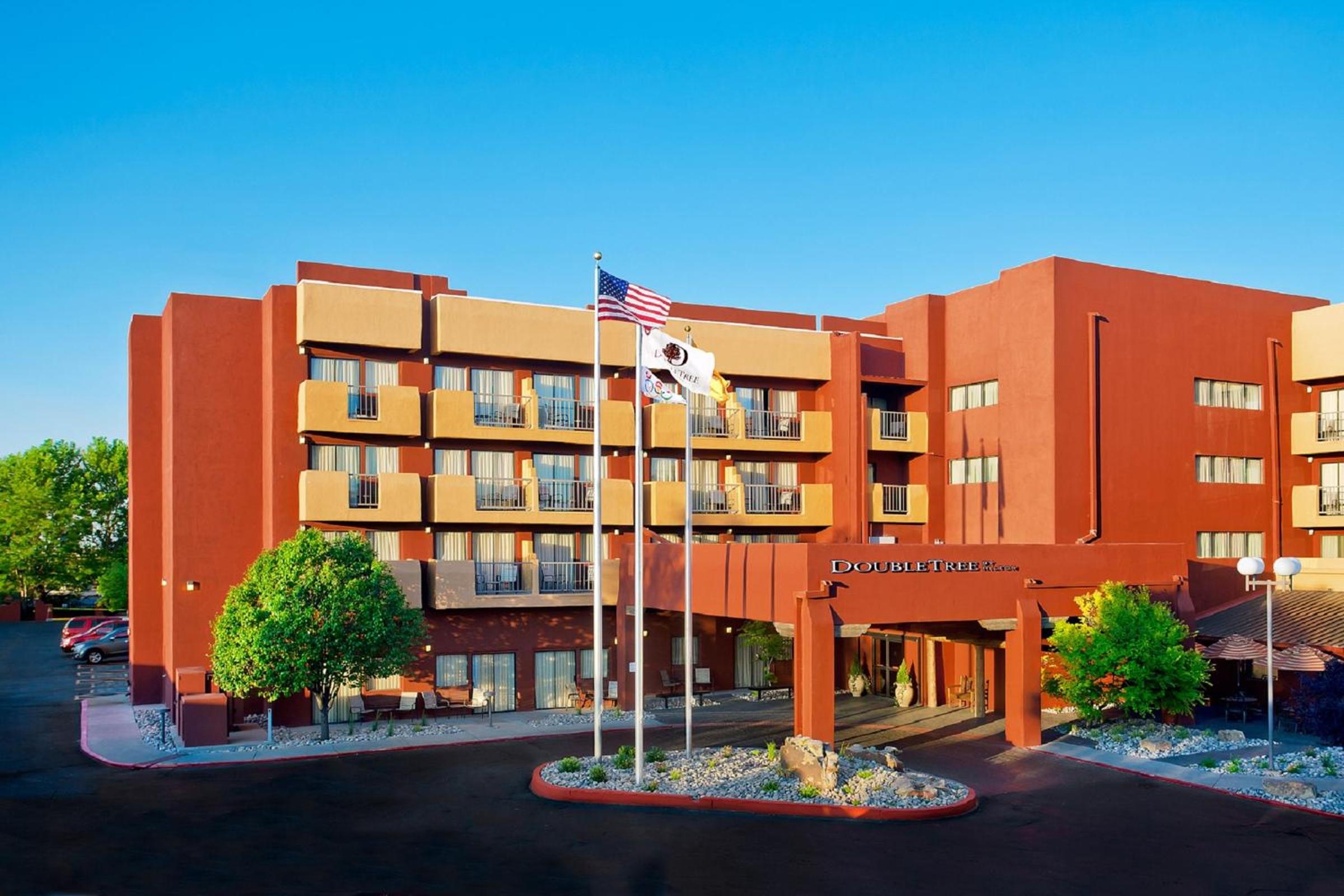 Hotel DoubleTree by Hilton Santa Fe - Image 1