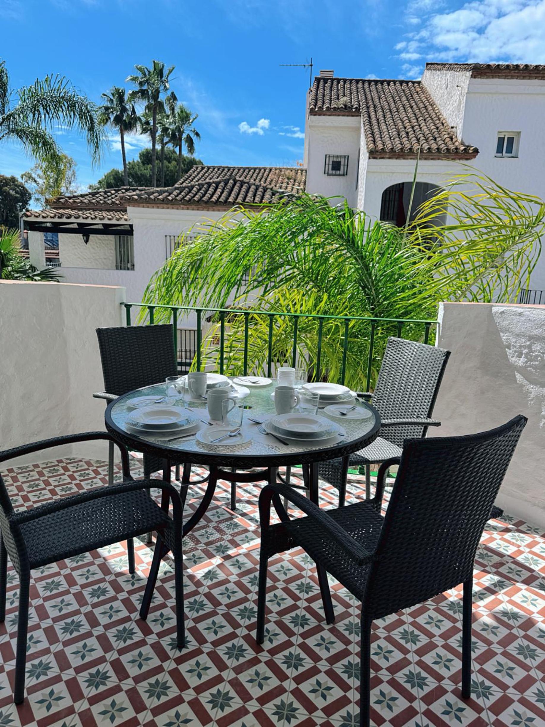 2 Bed Apartment in Bena Vista, Estepona