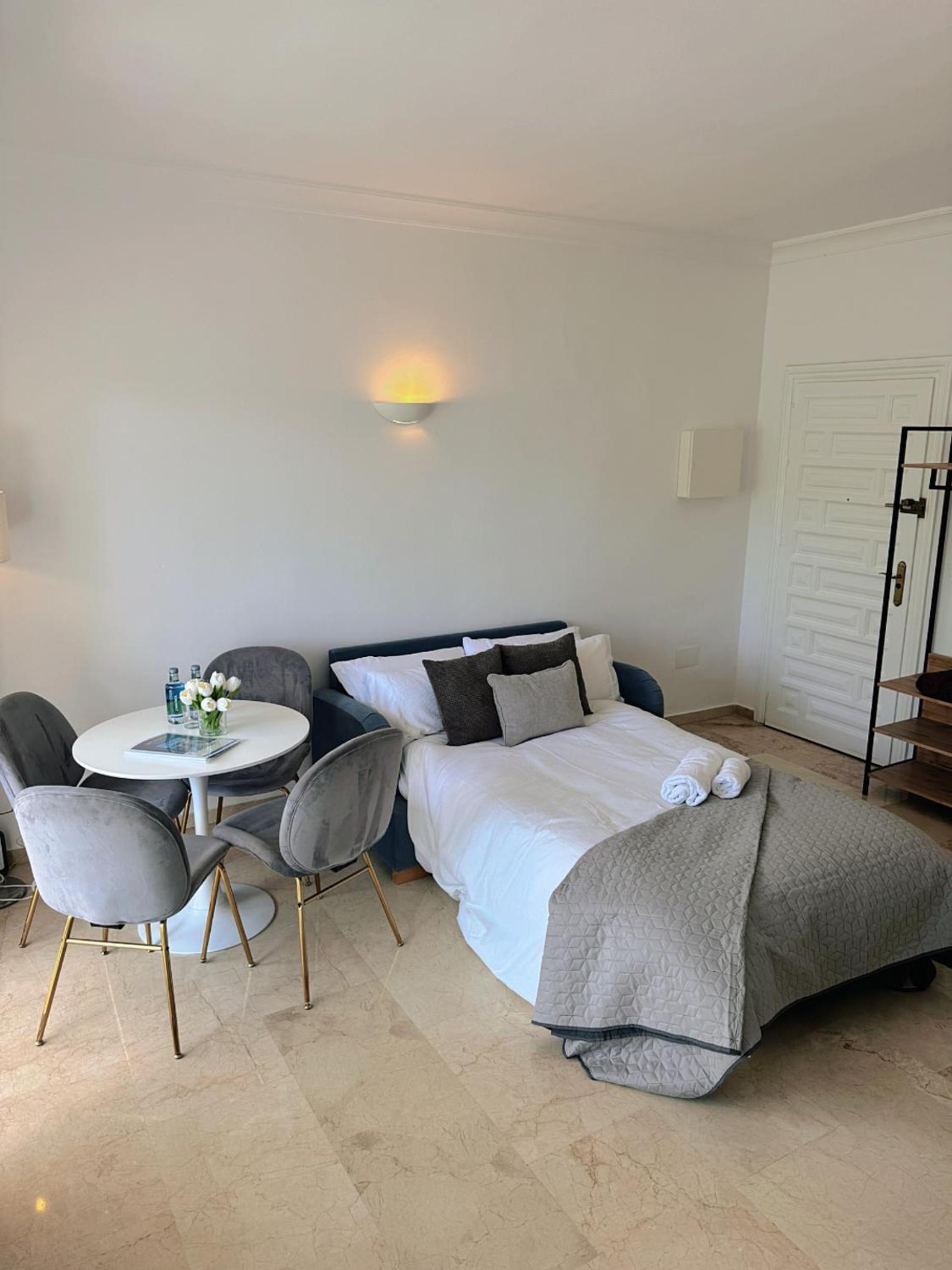 2 Bed Apartment in Bena Vista, Estepona