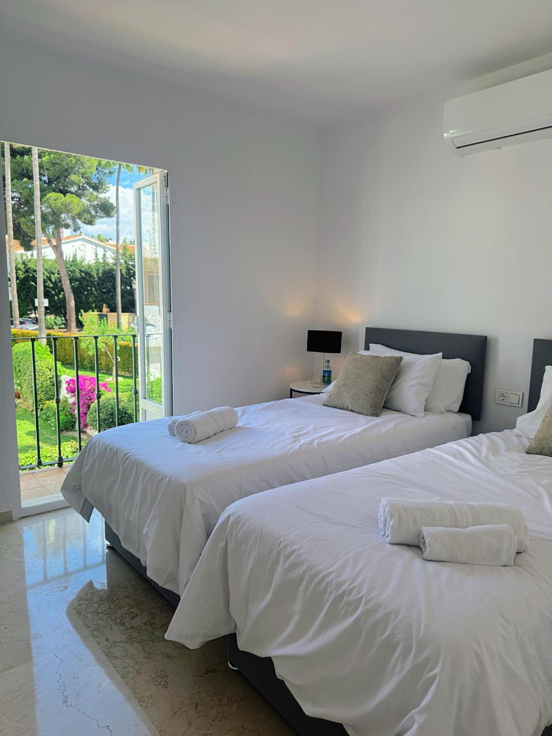 2 Bed Apartment in Bena Vista, Estepona