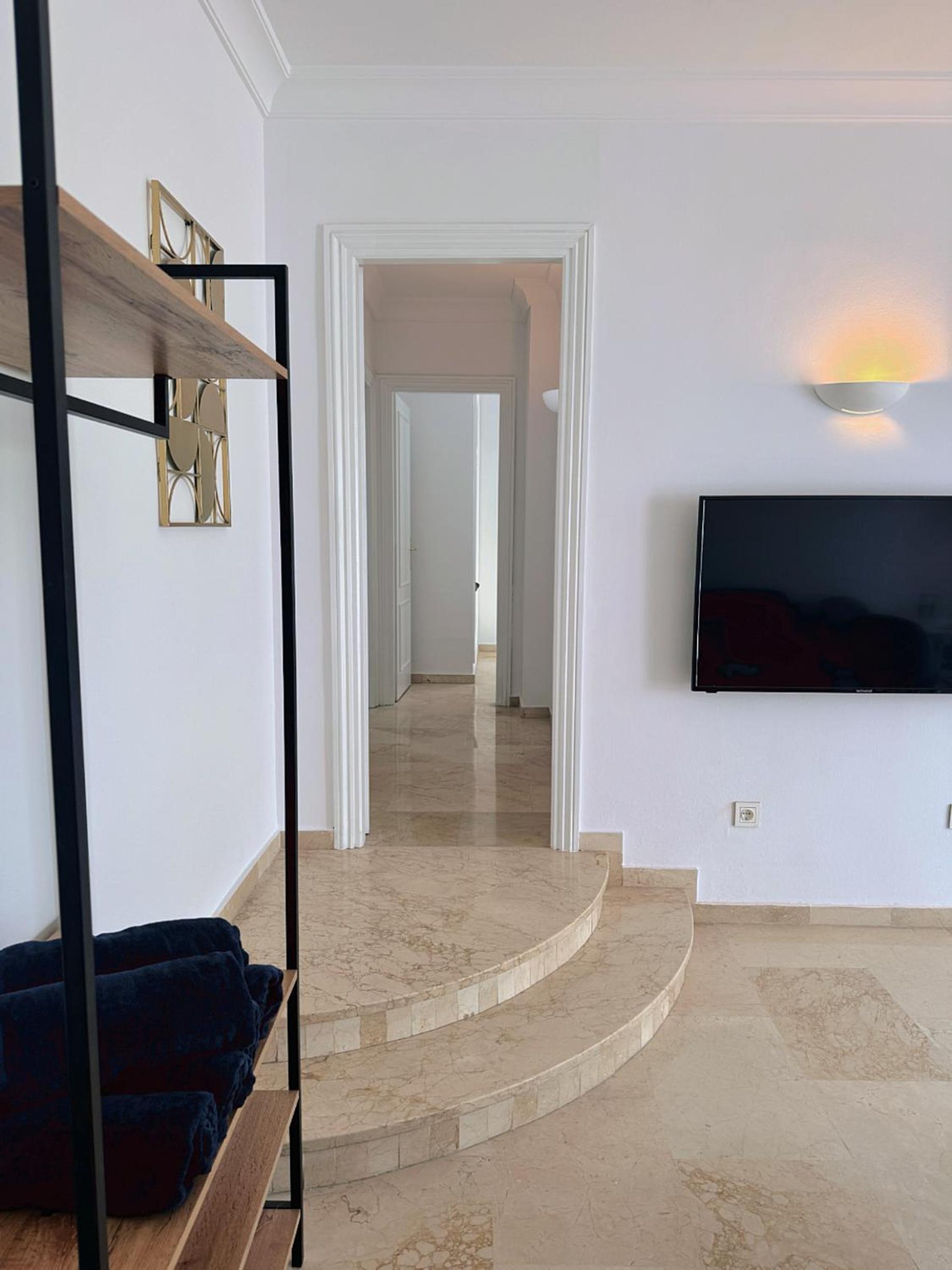 2 Bed Apartment in Bena Vista, Estepona