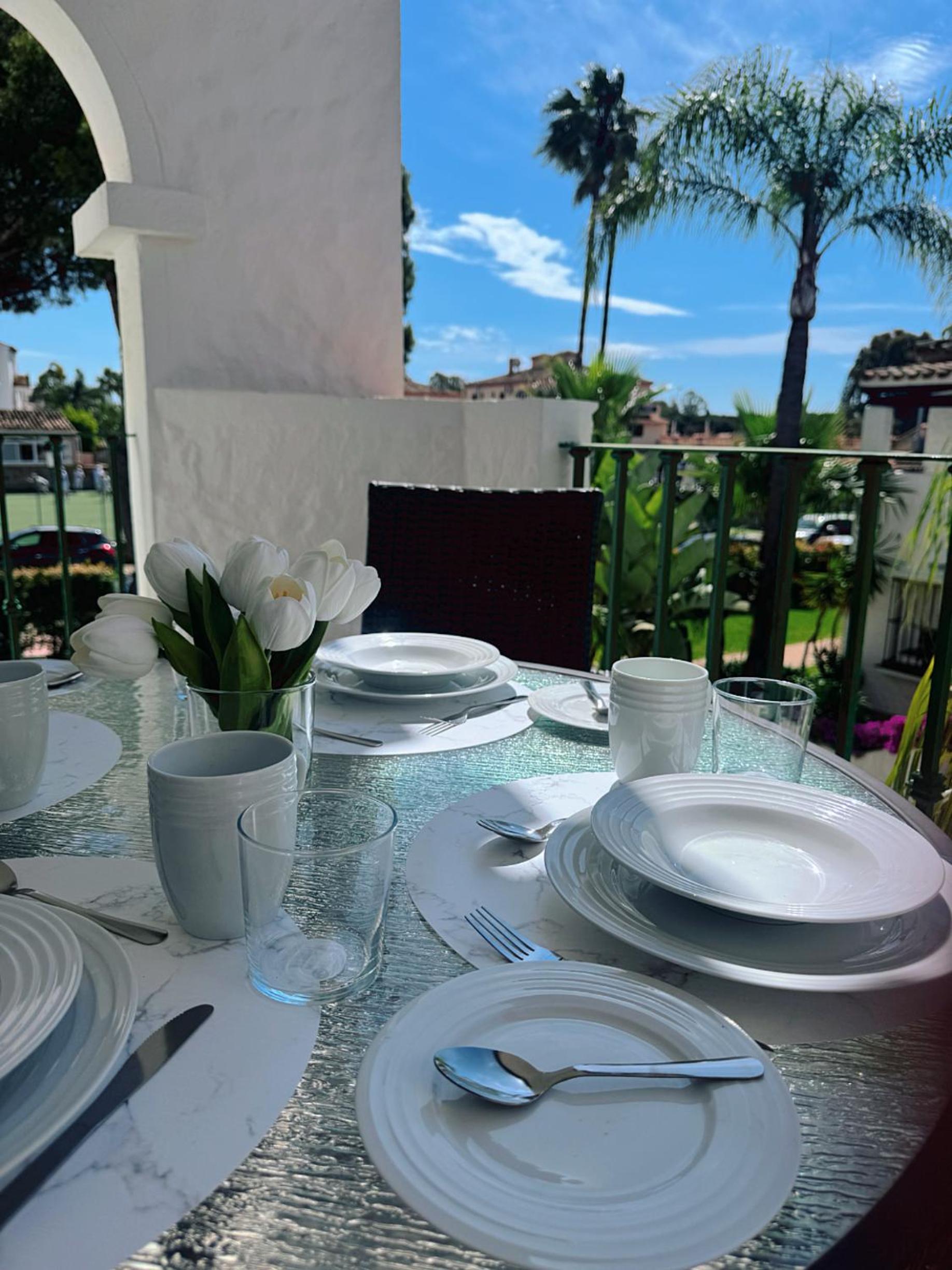 2 Bed Apartment in Bena Vista, Estepona