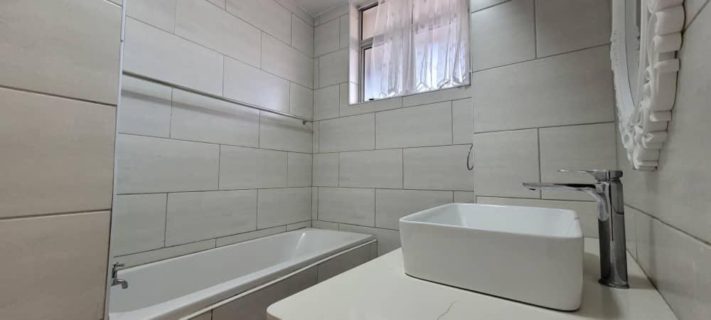 Peacehaven's Top Floor Gem 703