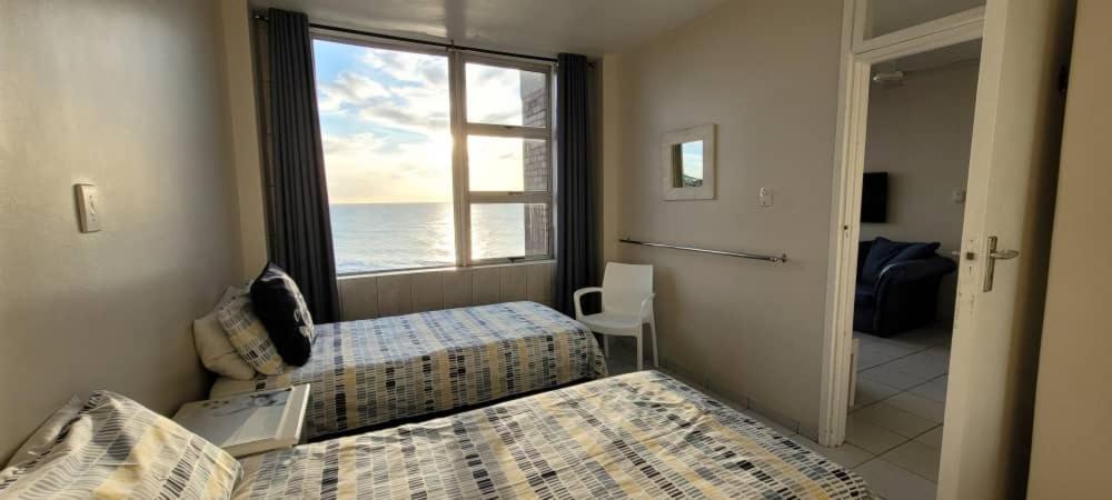 Peacehaven's Top Floor Gem 703