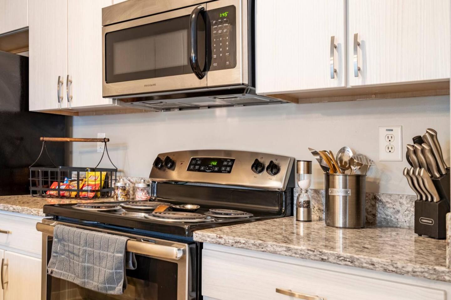 Midtown Escape Inman Park near Mercedes-Benz stadium- Free Parking