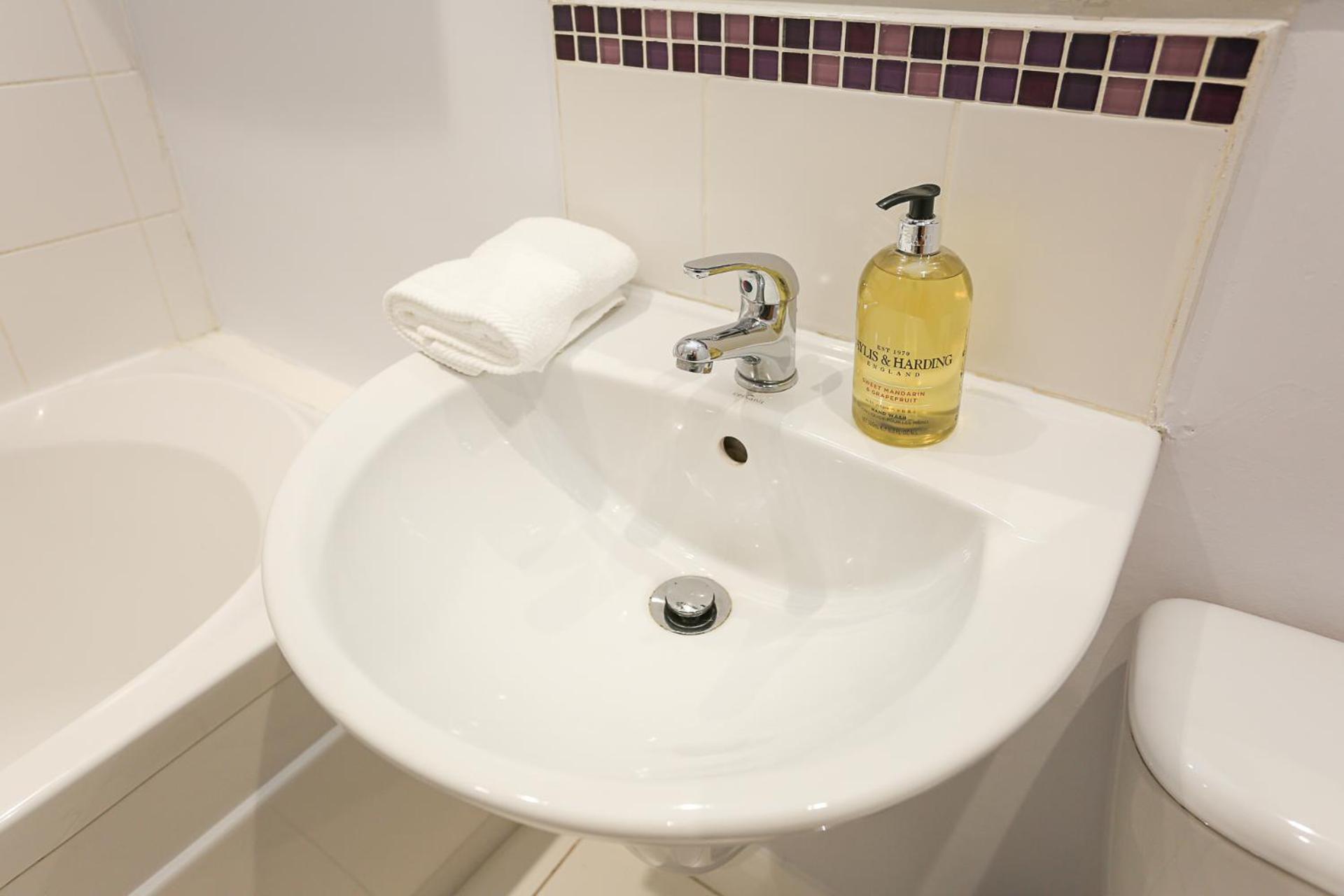 Newly refurbished! Eastside Escape - Conveniently located with fantastic local transport links