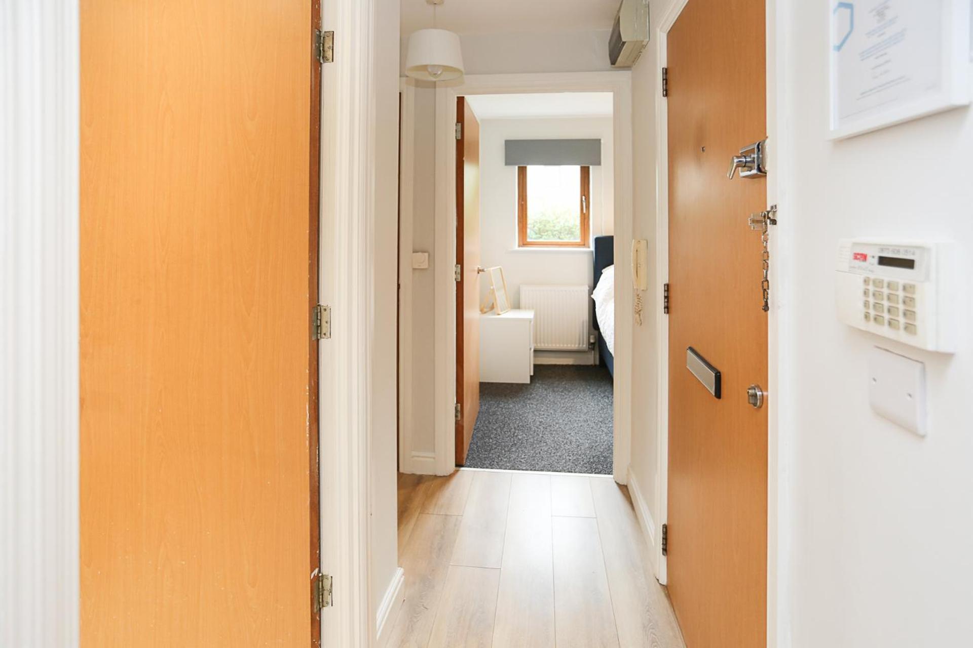Newly refurbished! Eastside Escape - Conveniently located with fantastic local transport links