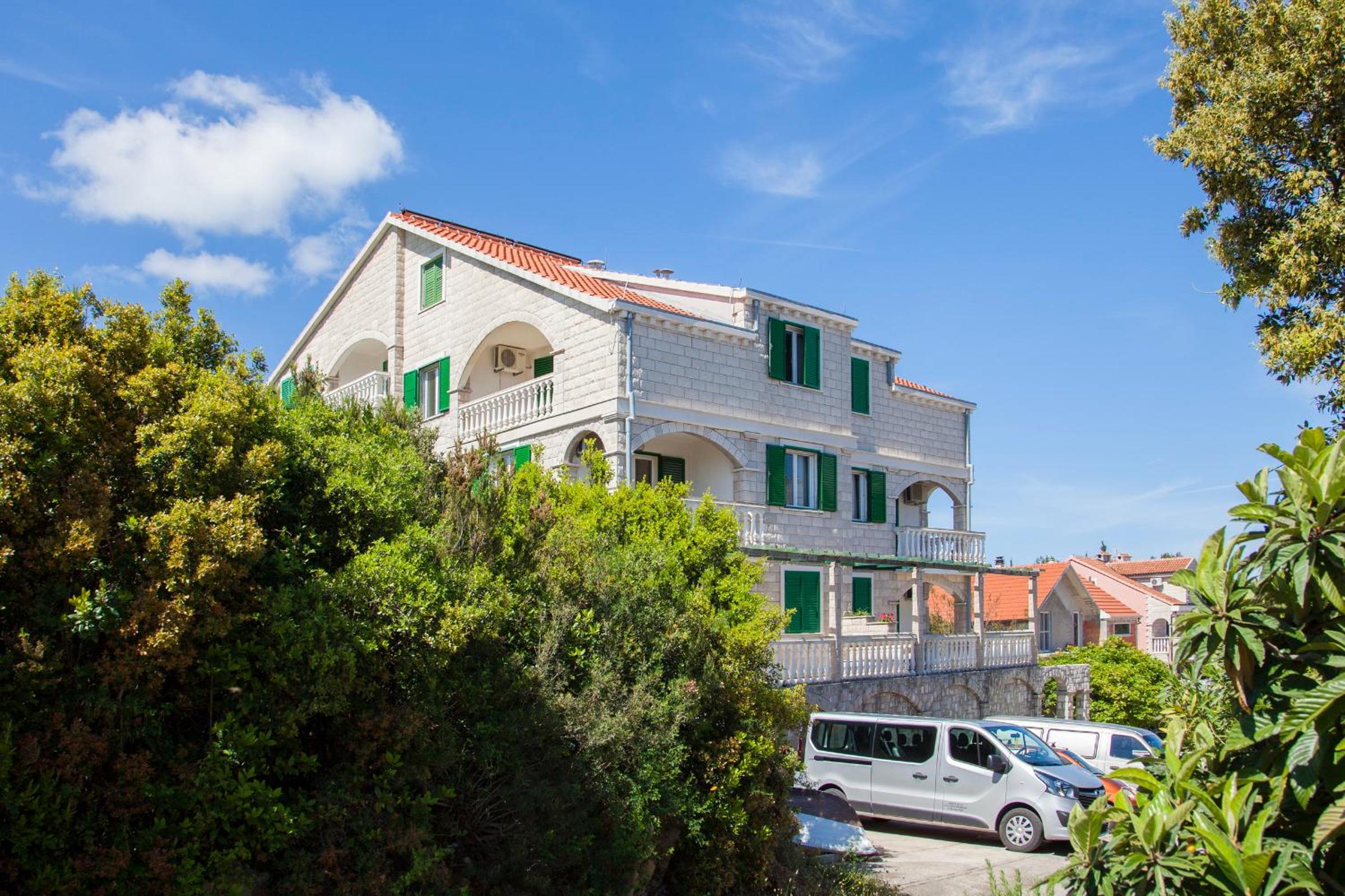 Hotel Apartments Chiara - Image 1