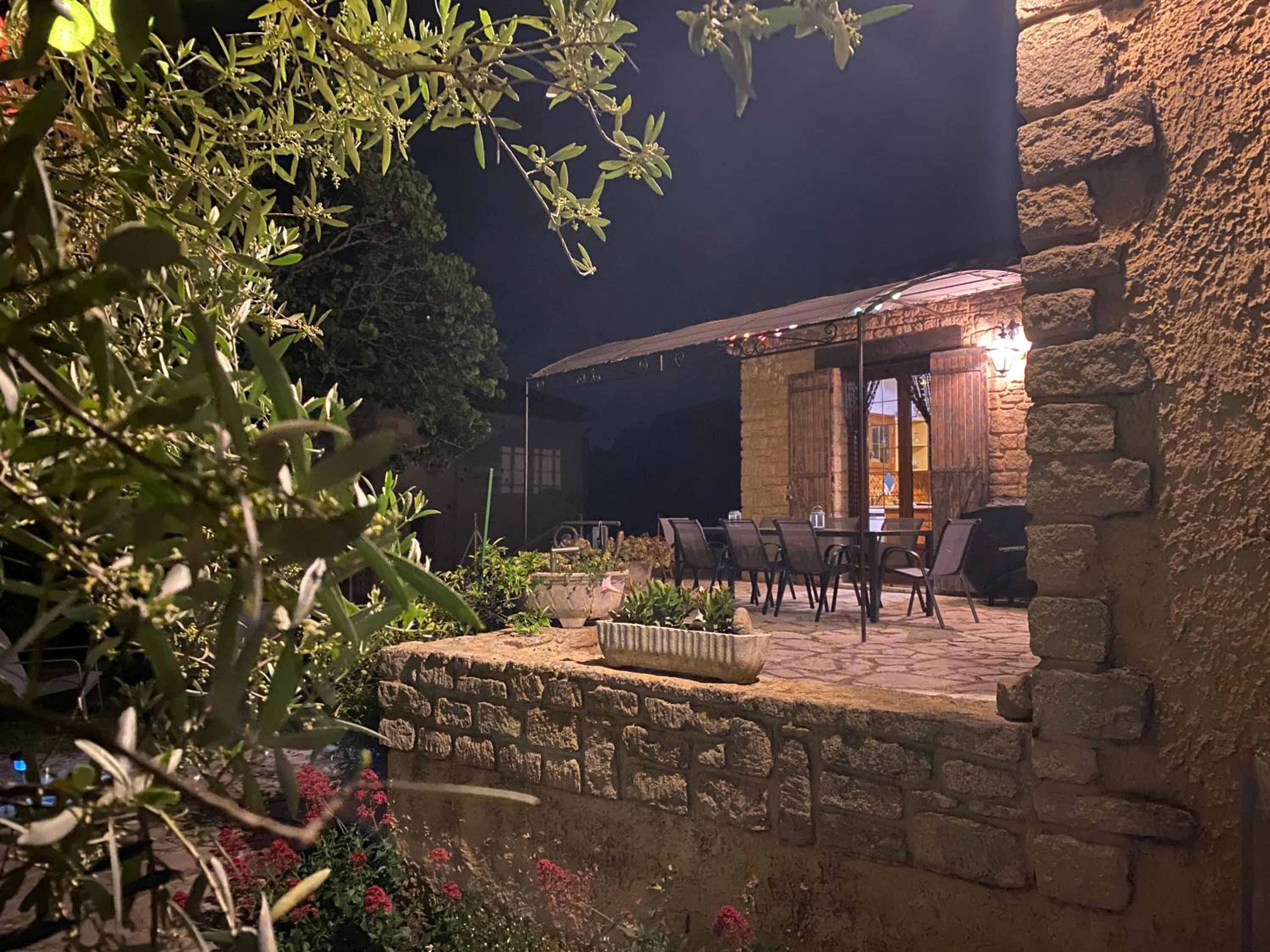 Escapade entre amis en Provence, 4 chambres, terrasse & jardin, proche Avignon