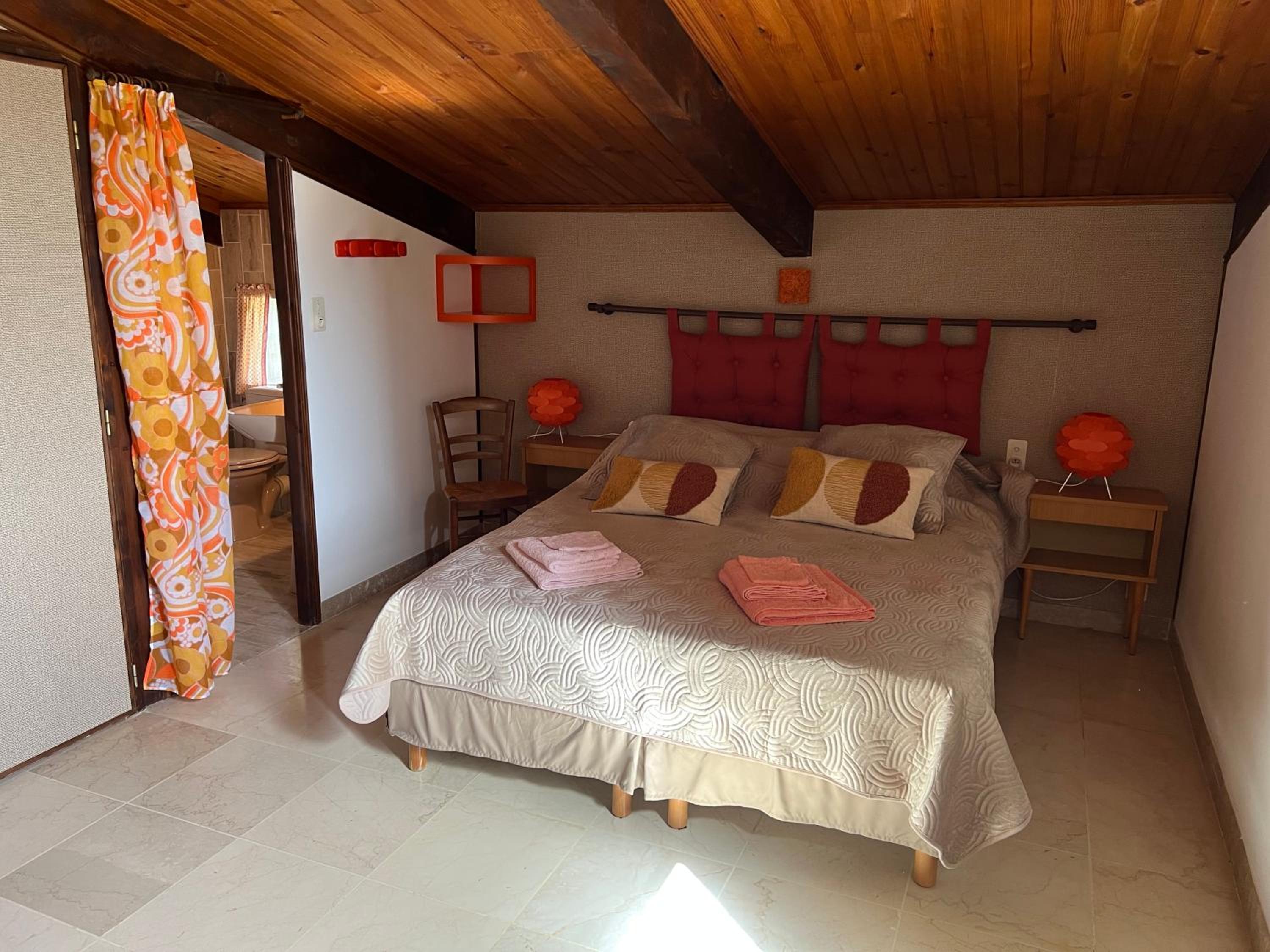 Escapade entre amis en Provence, 4 chambres, terrasse & jardin, proche Avignon