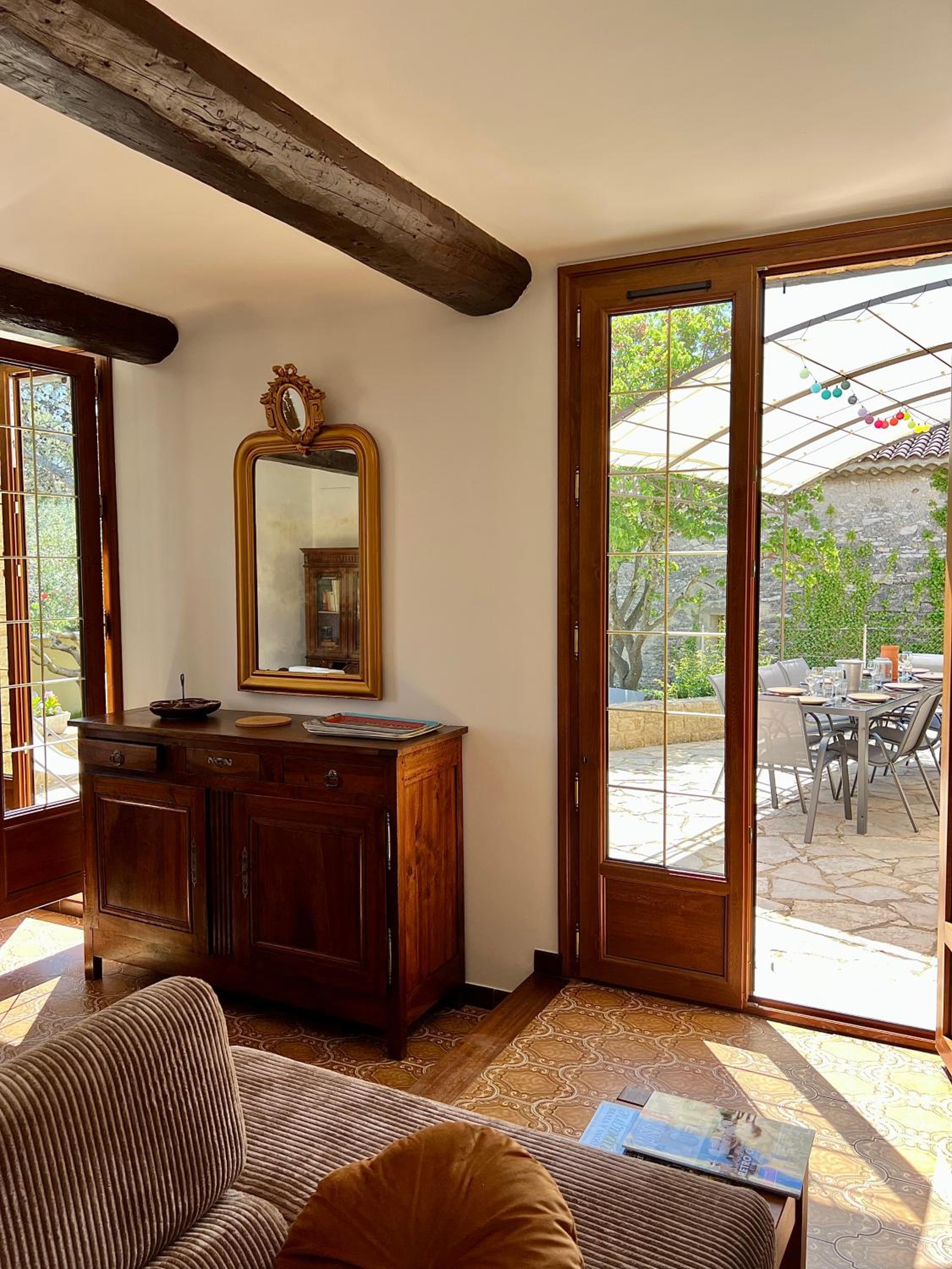 Escapade entre amis en Provence, 4 chambres, terrasse & jardin, proche Avignon