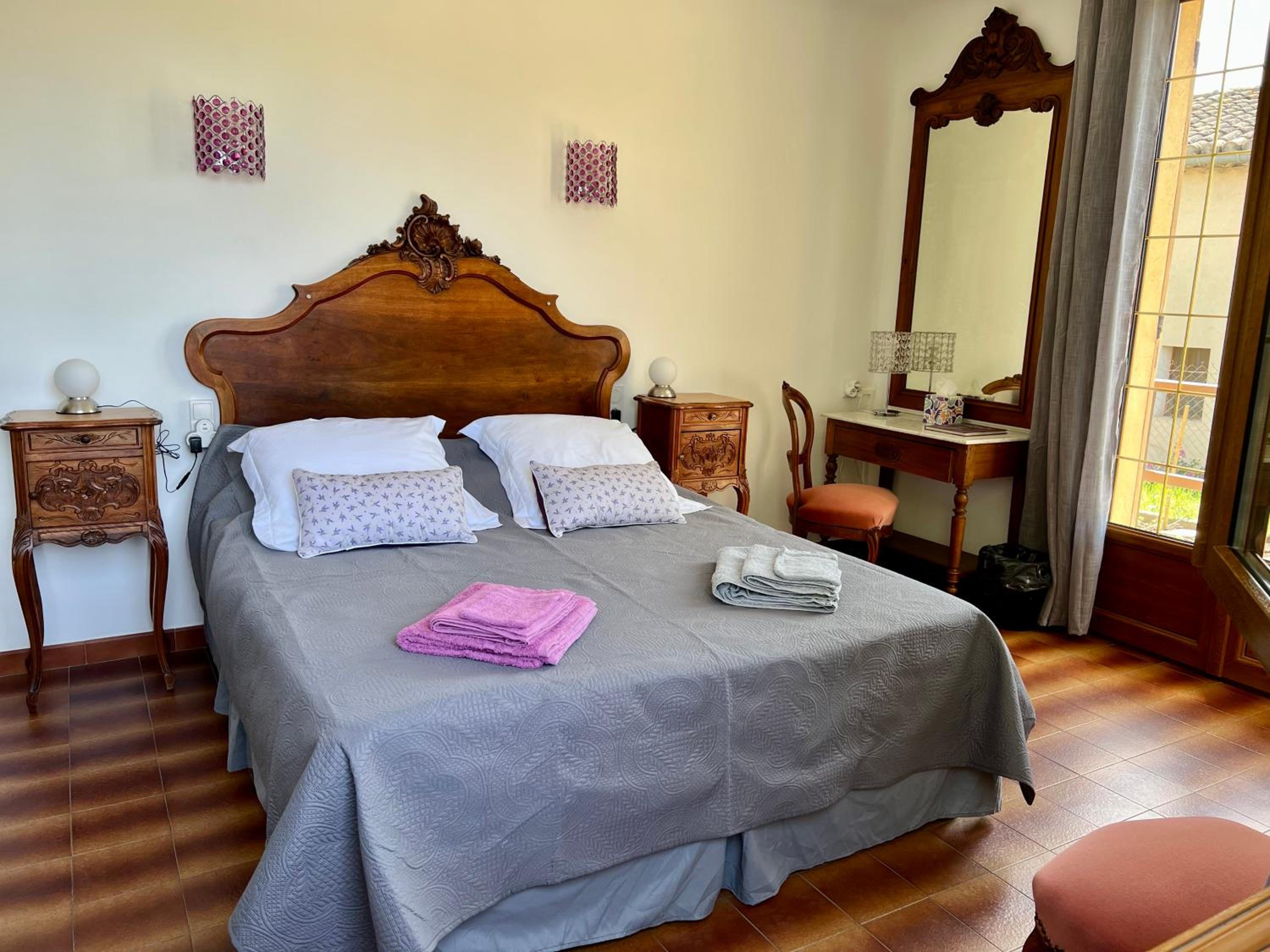 Escapade entre amis en Provence, 4 chambres, terrasse & jardin, proche Avignon
