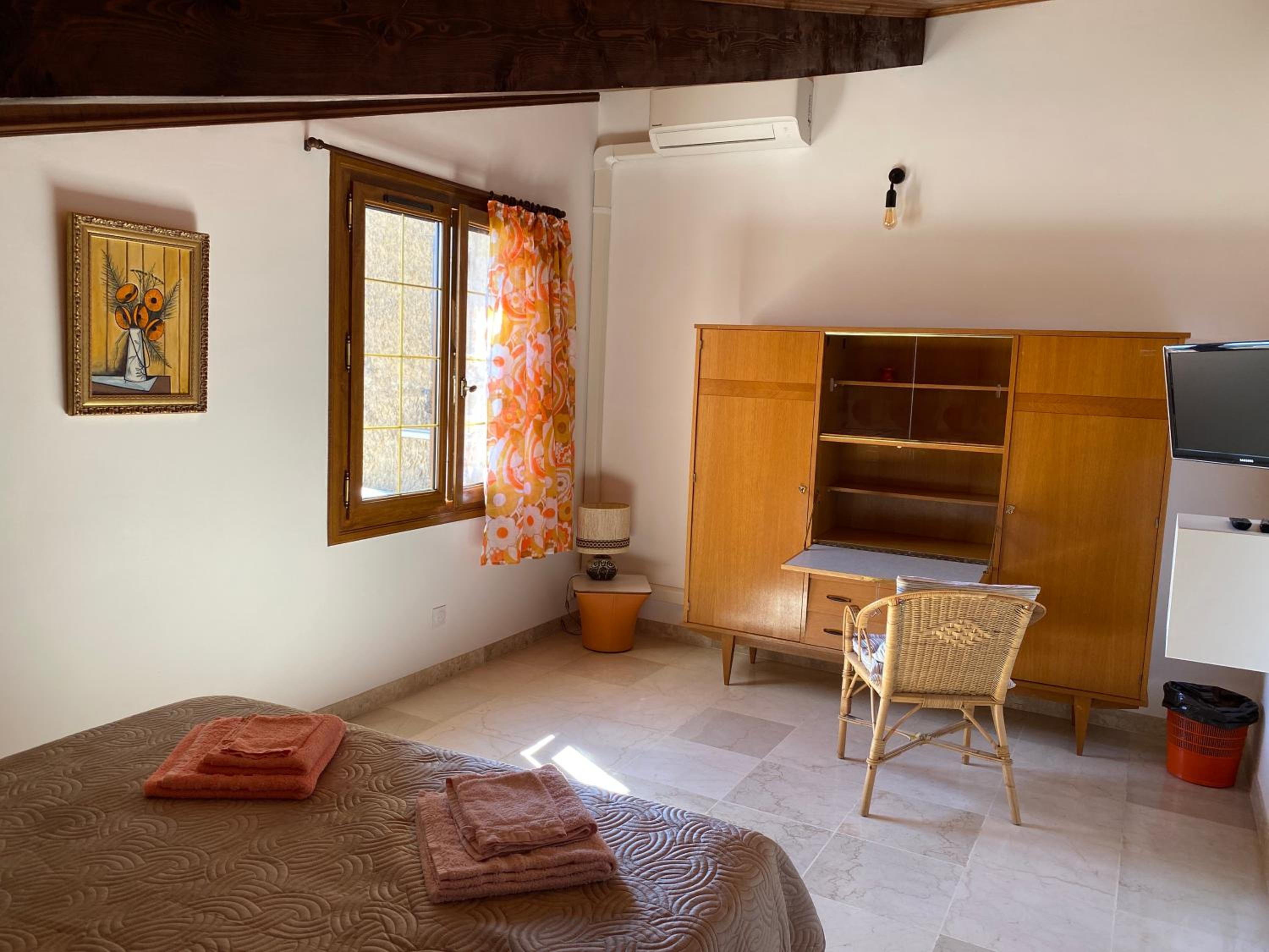 Escapade entre amis en Provence, 4 chambres, terrasse & jardin, proche Avignon