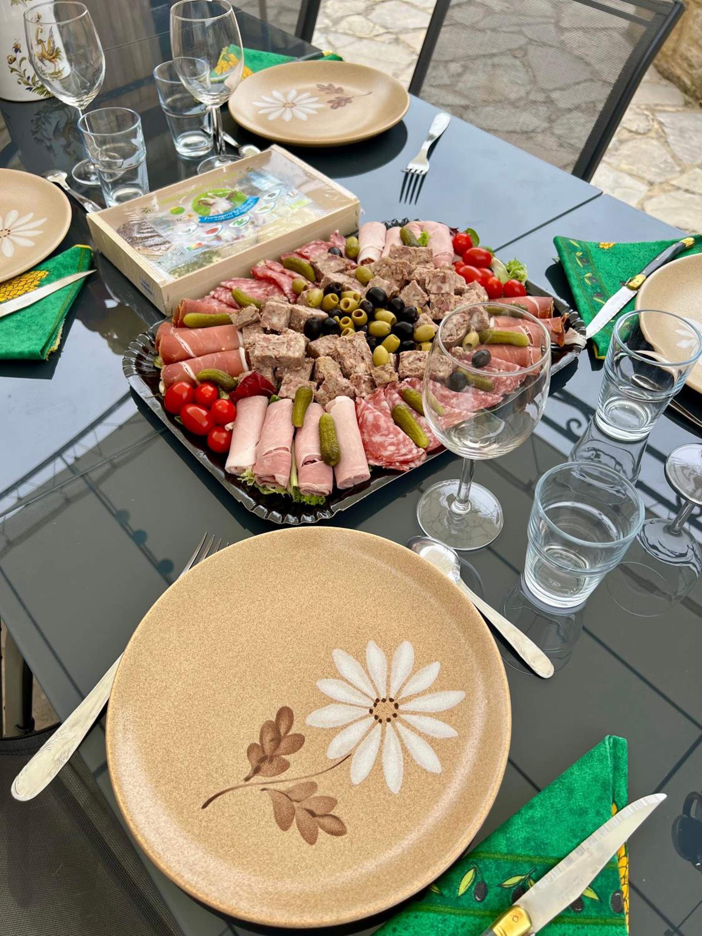 Escapade entre amis en Provence, 4 chambres, terrasse & jardin, proche Avignon