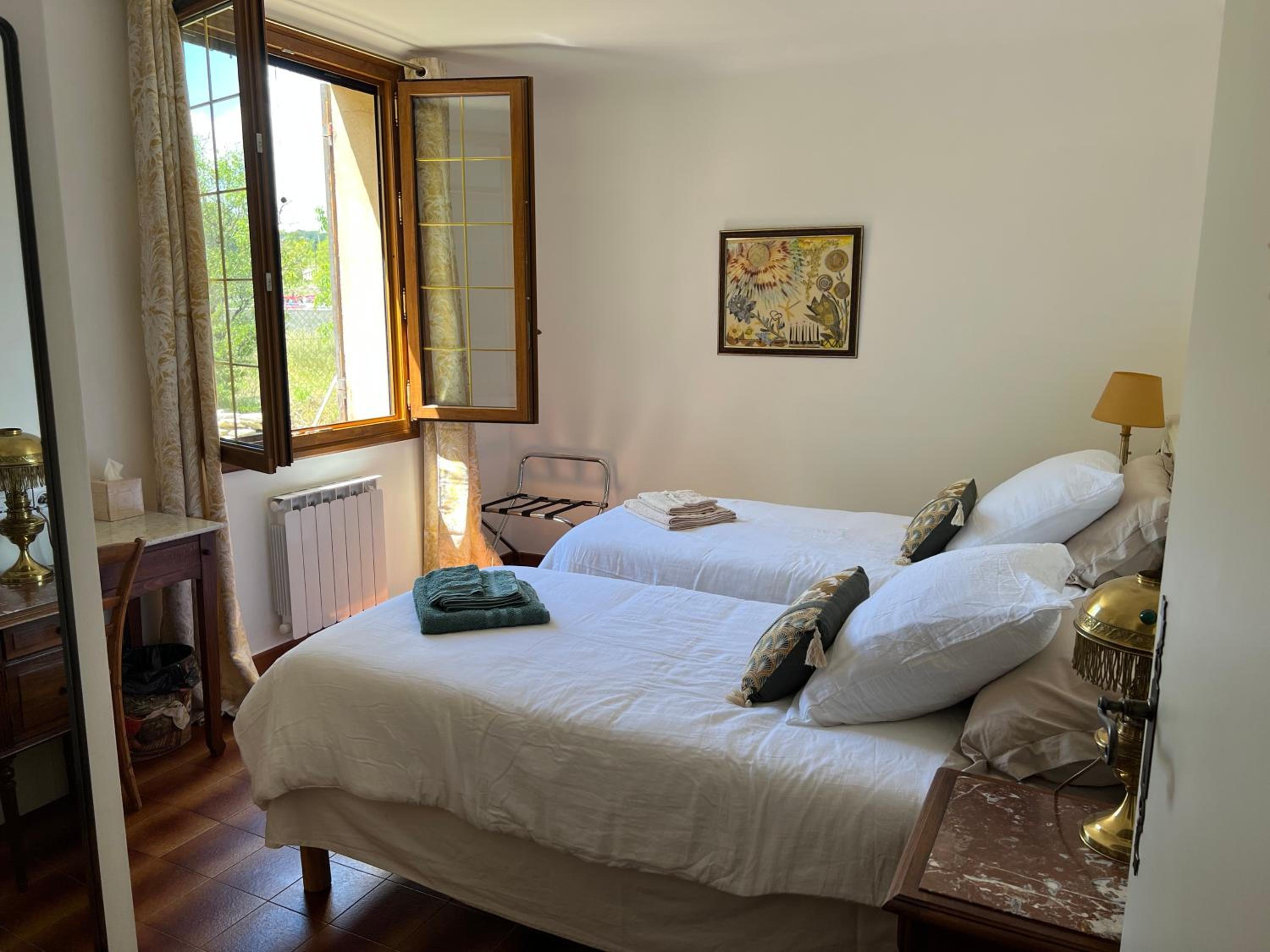 Escapade entre amis en Provence, 4 chambres, terrasse & jardin, proche Avignon