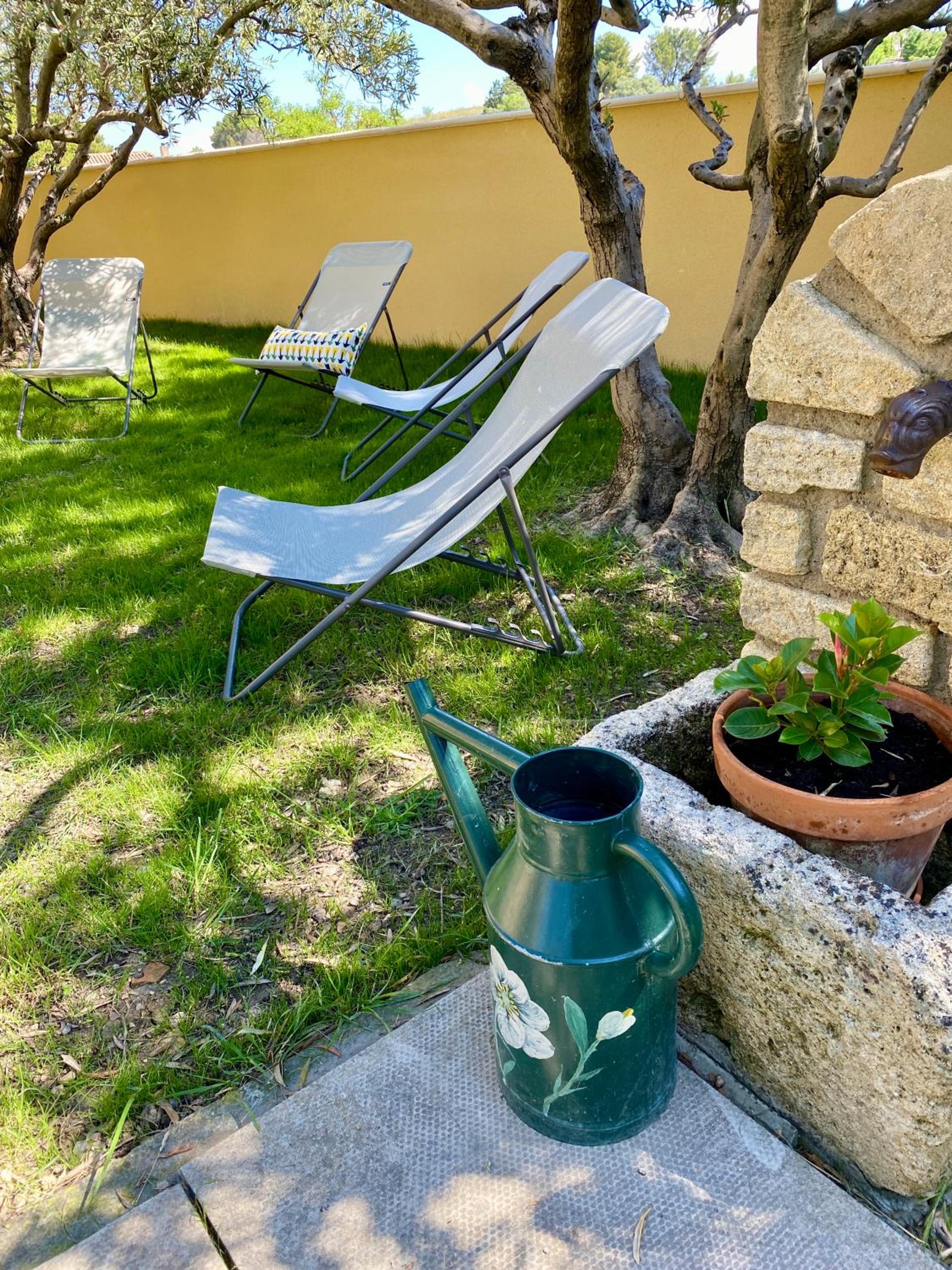 Escapade entre amis en Provence, 4 chambres, terrasse & jardin, proche Avignon