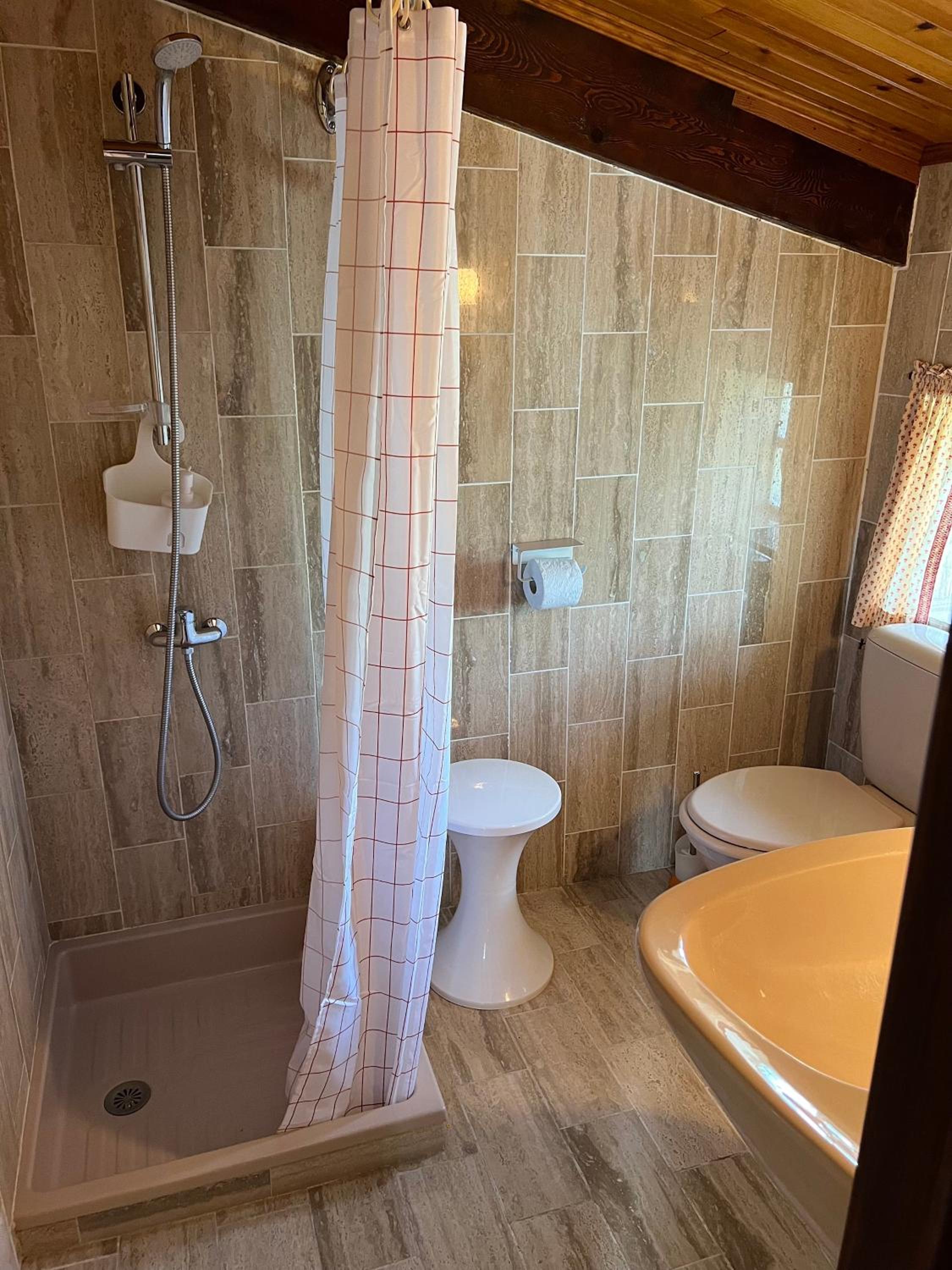 Escapade entre amis en Provence, 4 chambres, terrasse & jardin, proche Avignon