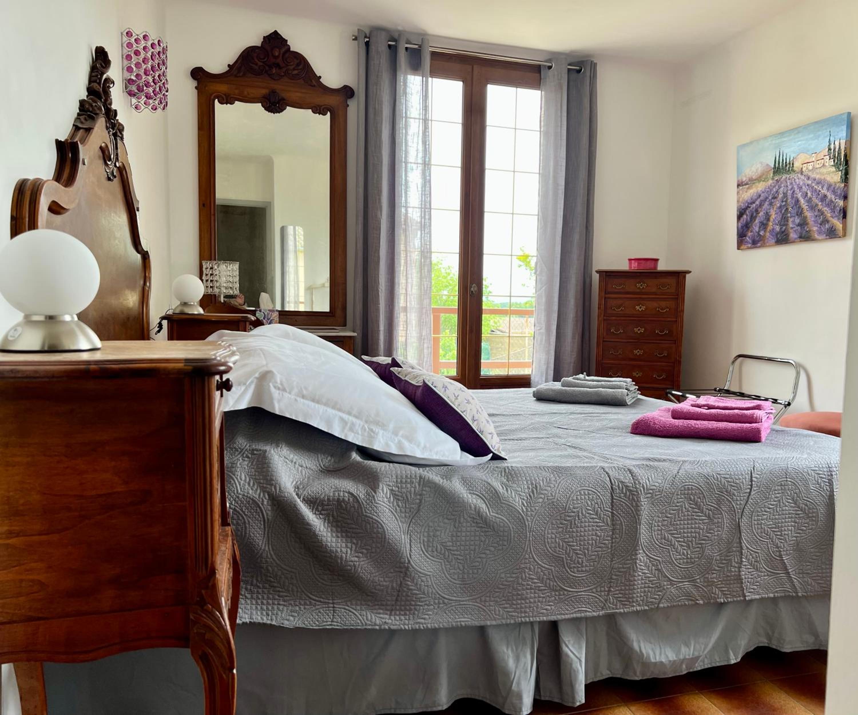 Escapade entre amis en Provence, 4 chambres, terrasse & jardin, proche Avignon