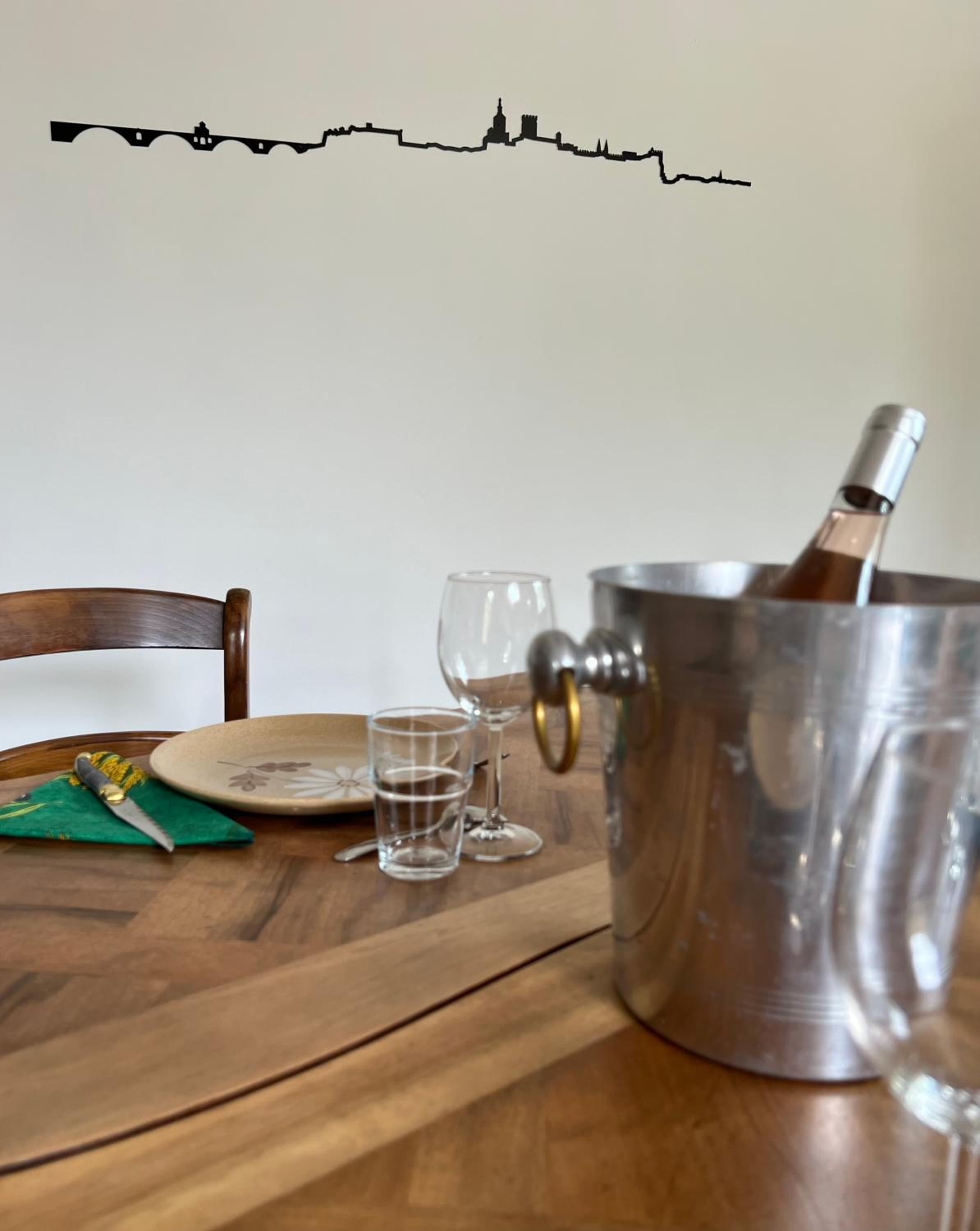 Escapade entre amis en Provence, 4 chambres, terrasse & jardin, proche Avignon